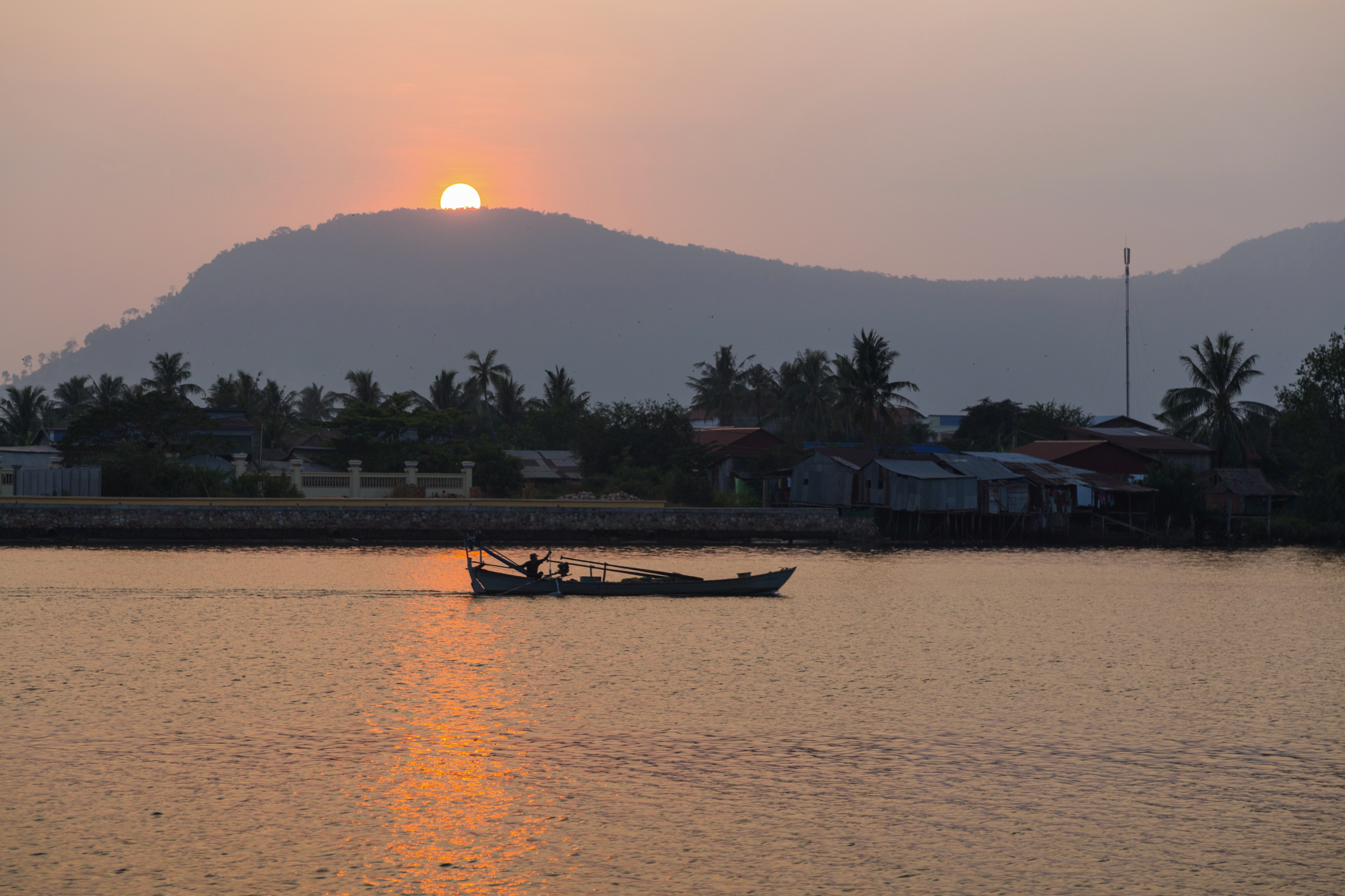 2016 Kampot, Zachód słońca nad rzeką Praek Tuek Chhu (23)