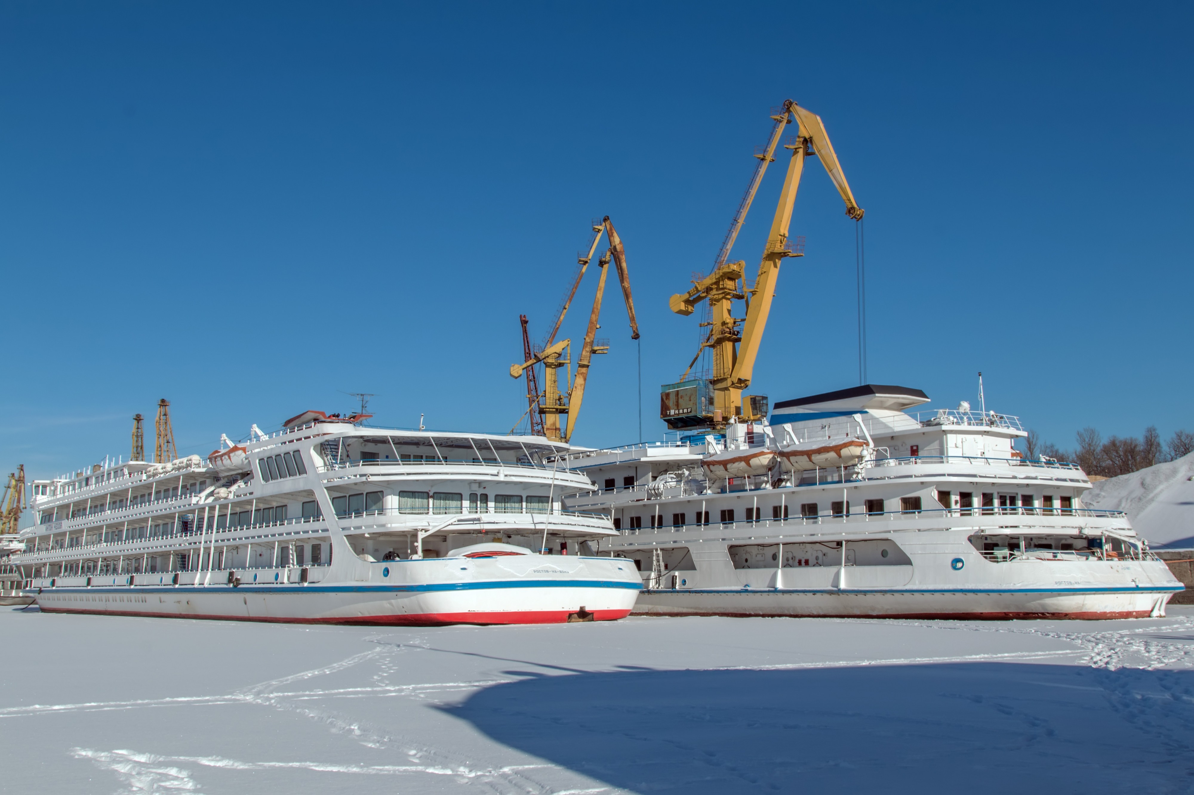 Anton Chekhov and Ivan Bunin in Winter at Moscow North River Port 10-feb-2015
