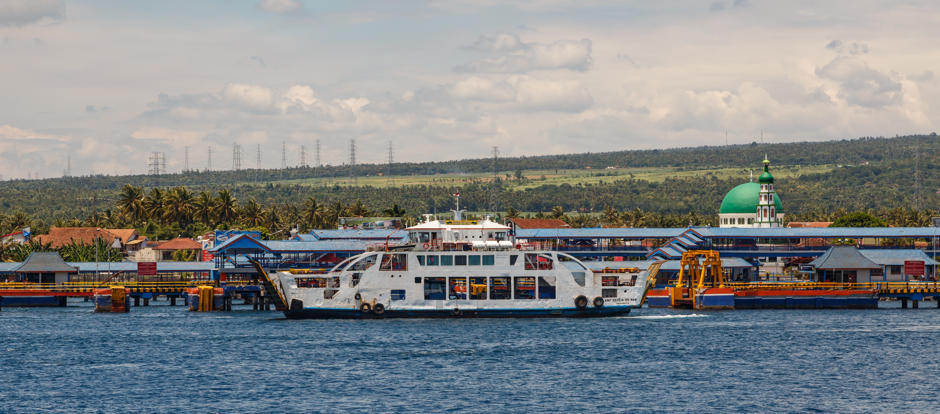 Bali-Strait Indonesia KMP-Sereia-do-mar-02
