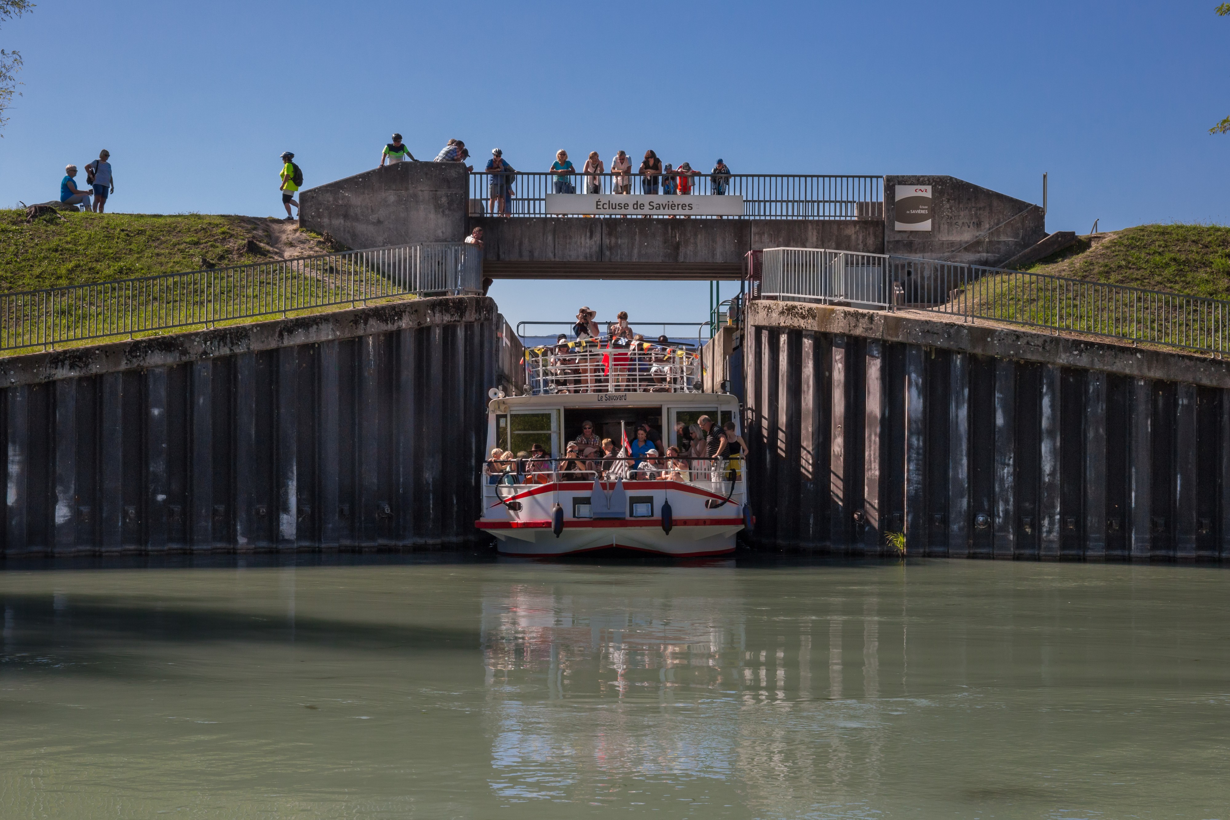 Ecluse Canal Savières 2