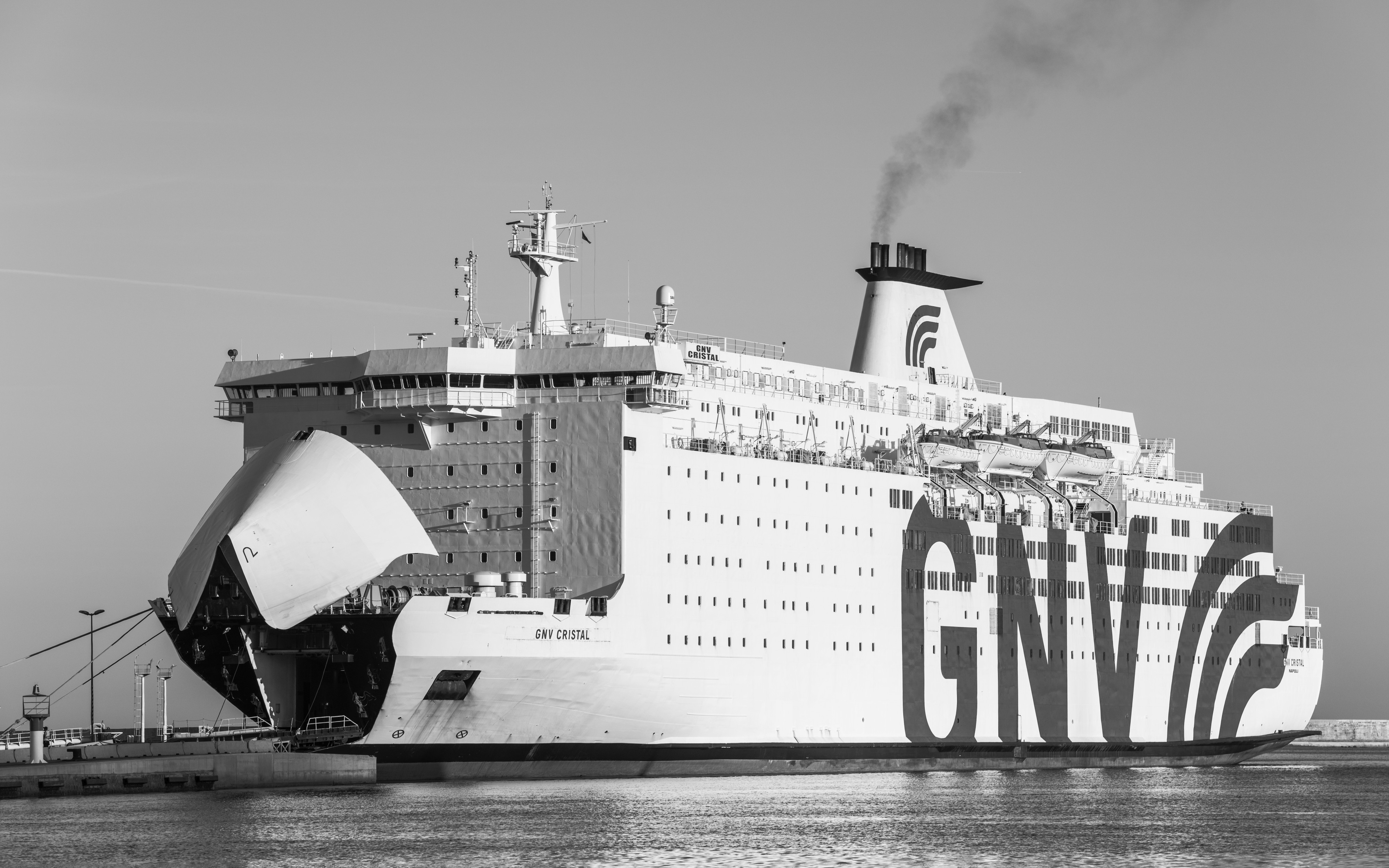 GNV Cristal (ship, 1989), Sète 2018-09-28 BW