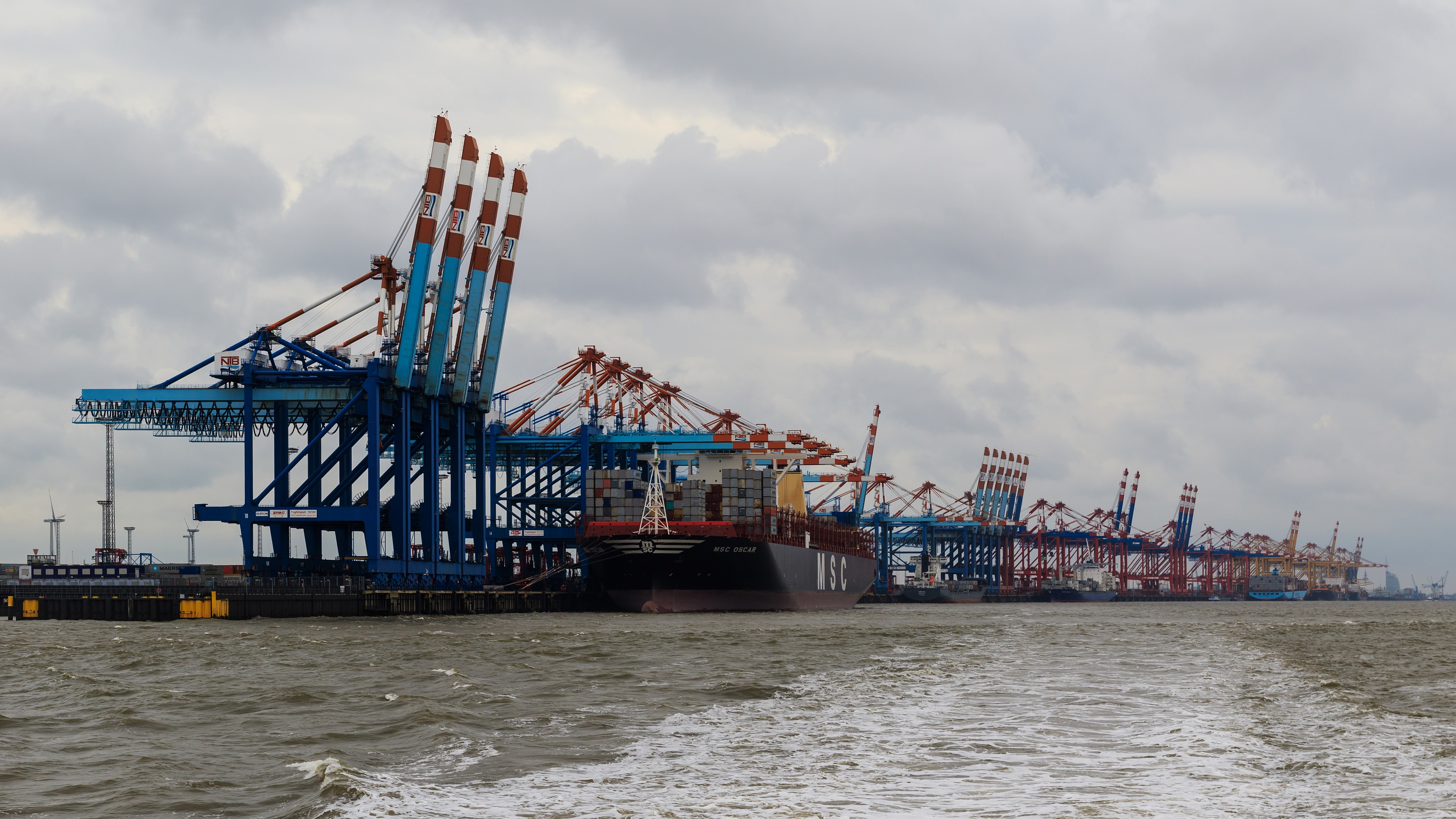 HB 2016-0607 photo38 Bremerhaven sea port