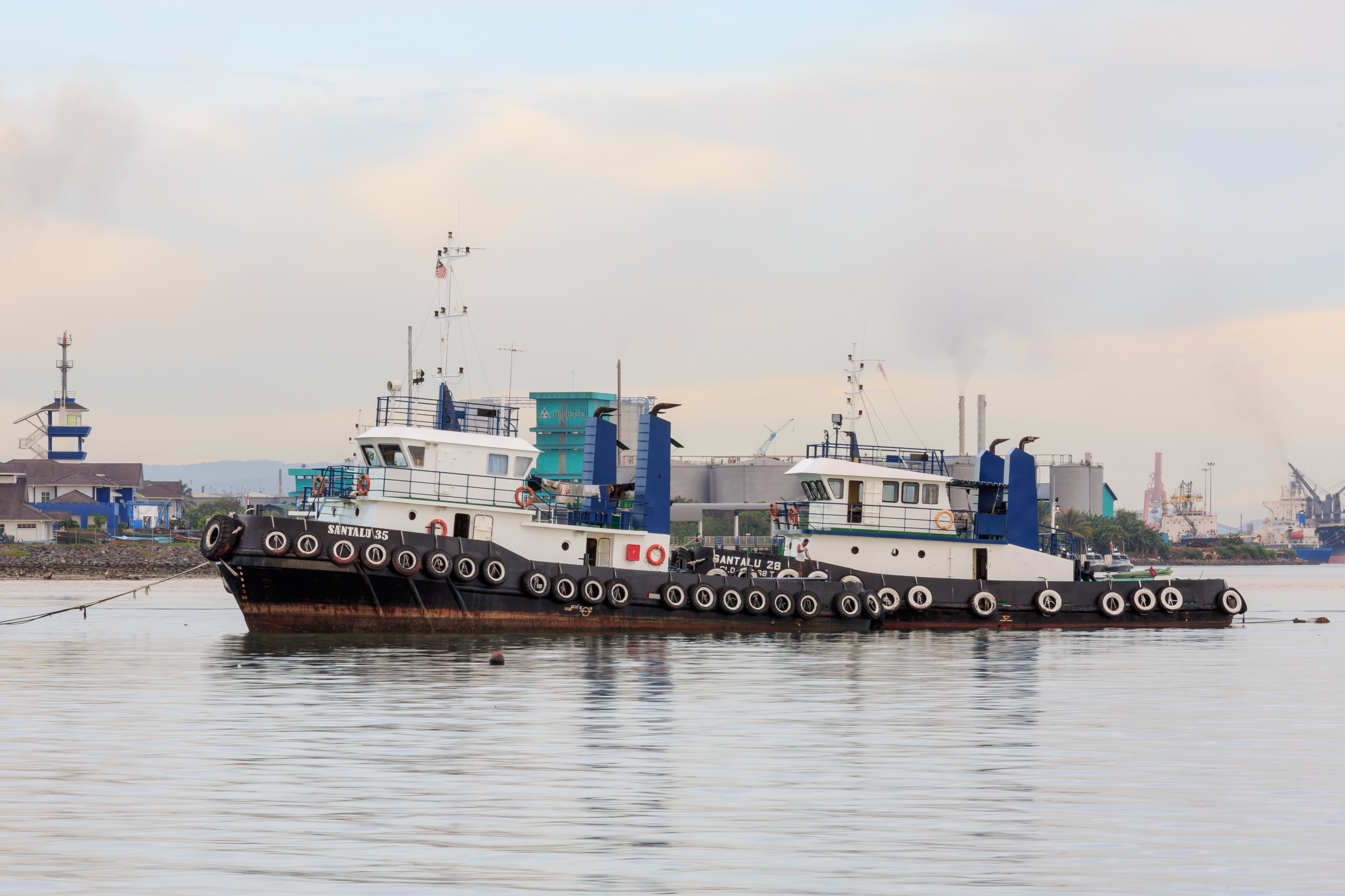 Lahad Datu Sabah Tug-boats-01