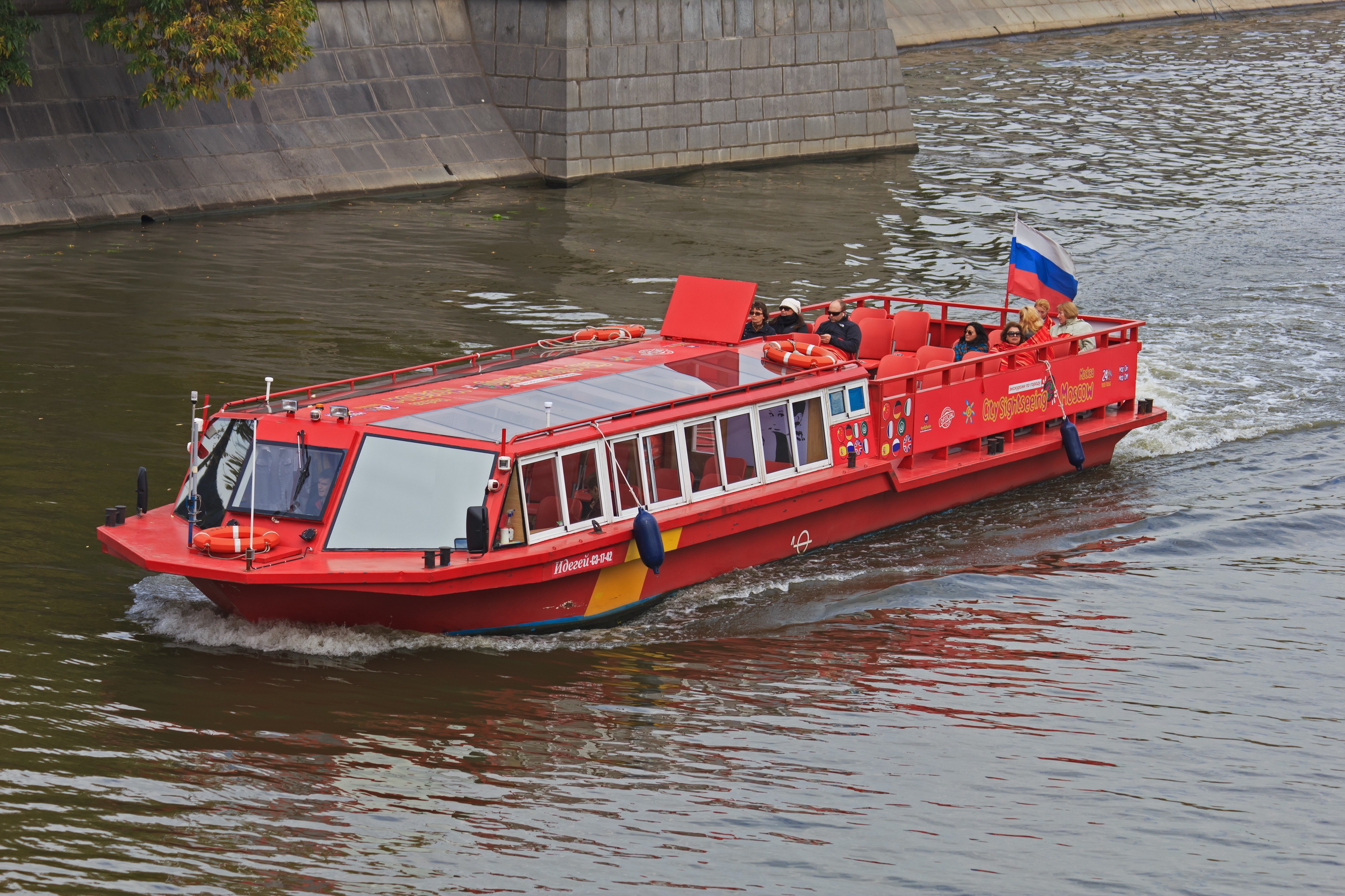Moscow 09-13 img18 sightseeing boat