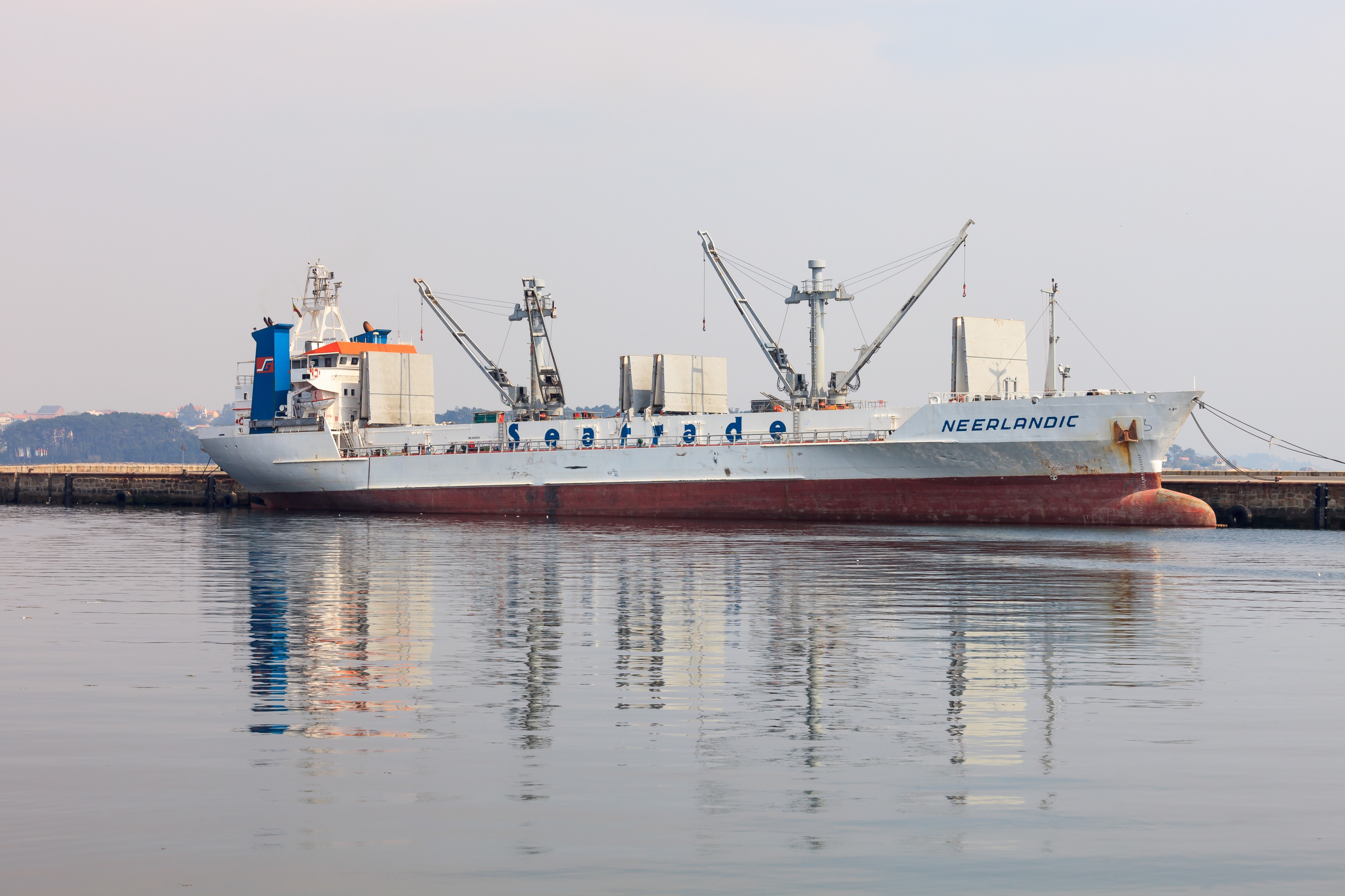 Neerlandic. Seatrade. Porto de Ribeira. Galiza 31-03-2012