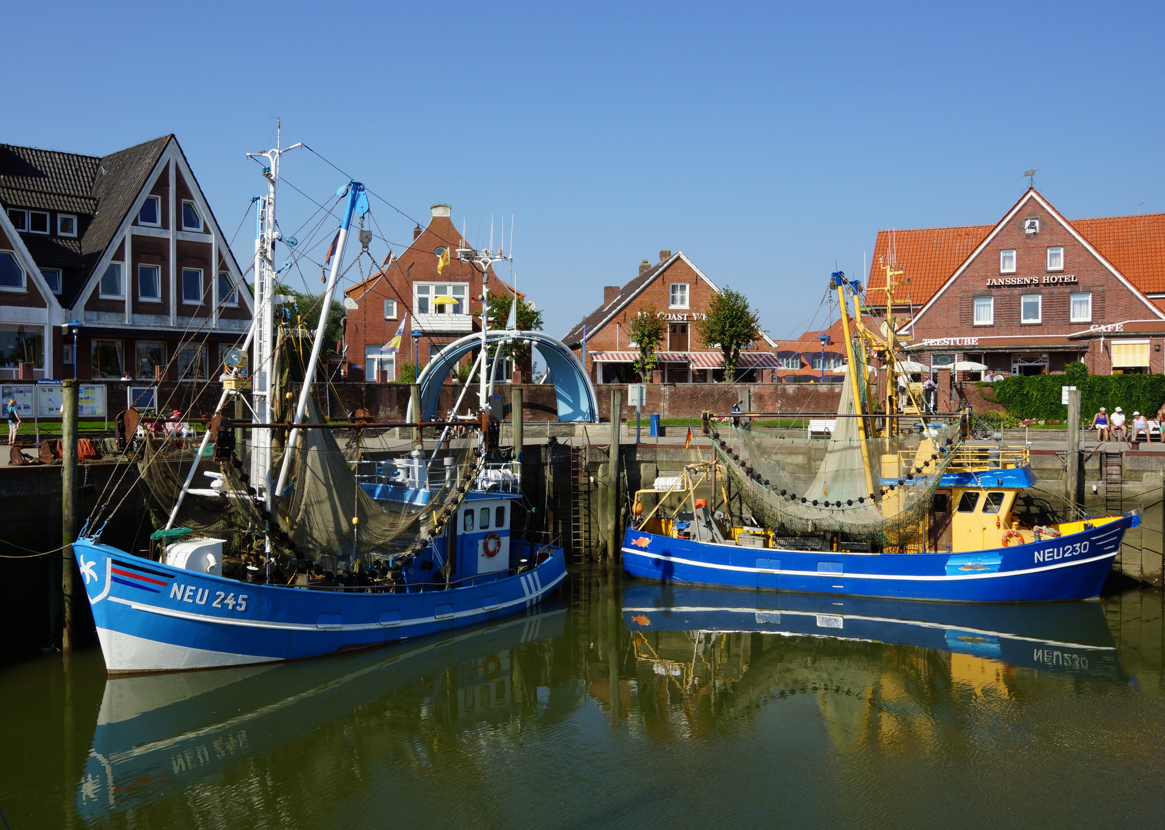 Neuharlingersiel Hafen NEU230, NEU245