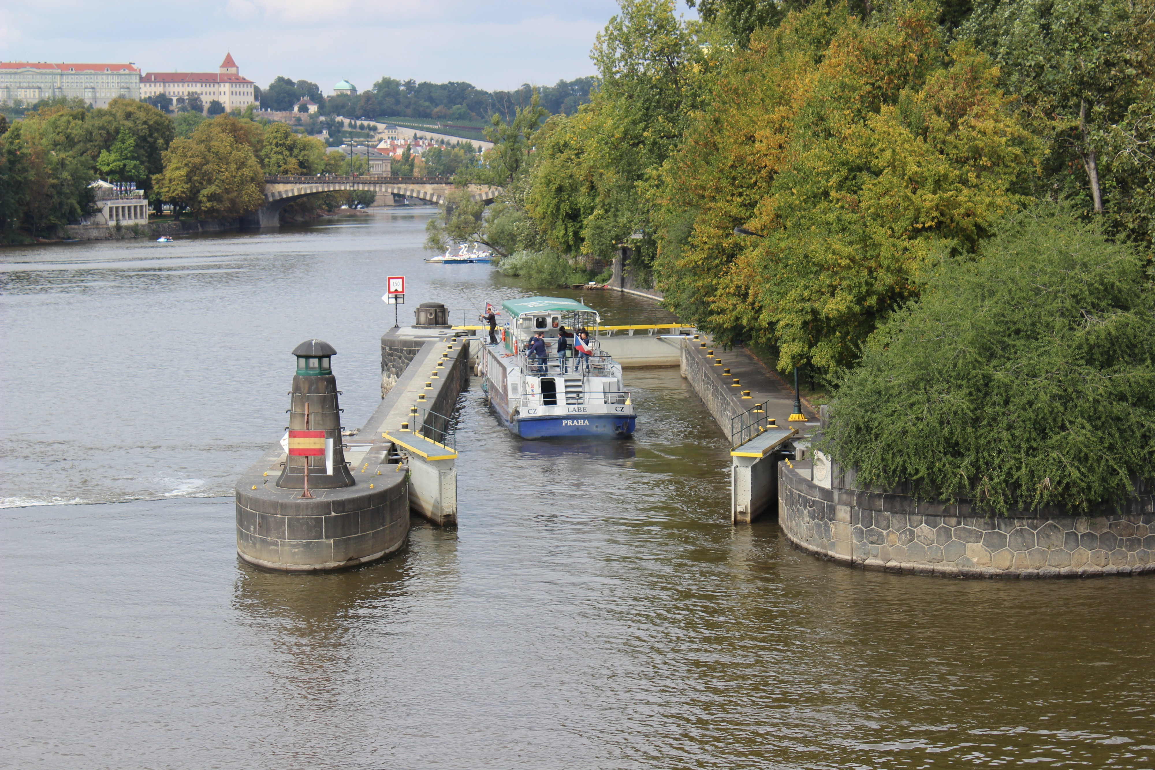 Praha, jez u Slovanského ostrova, zdymadlo (2)