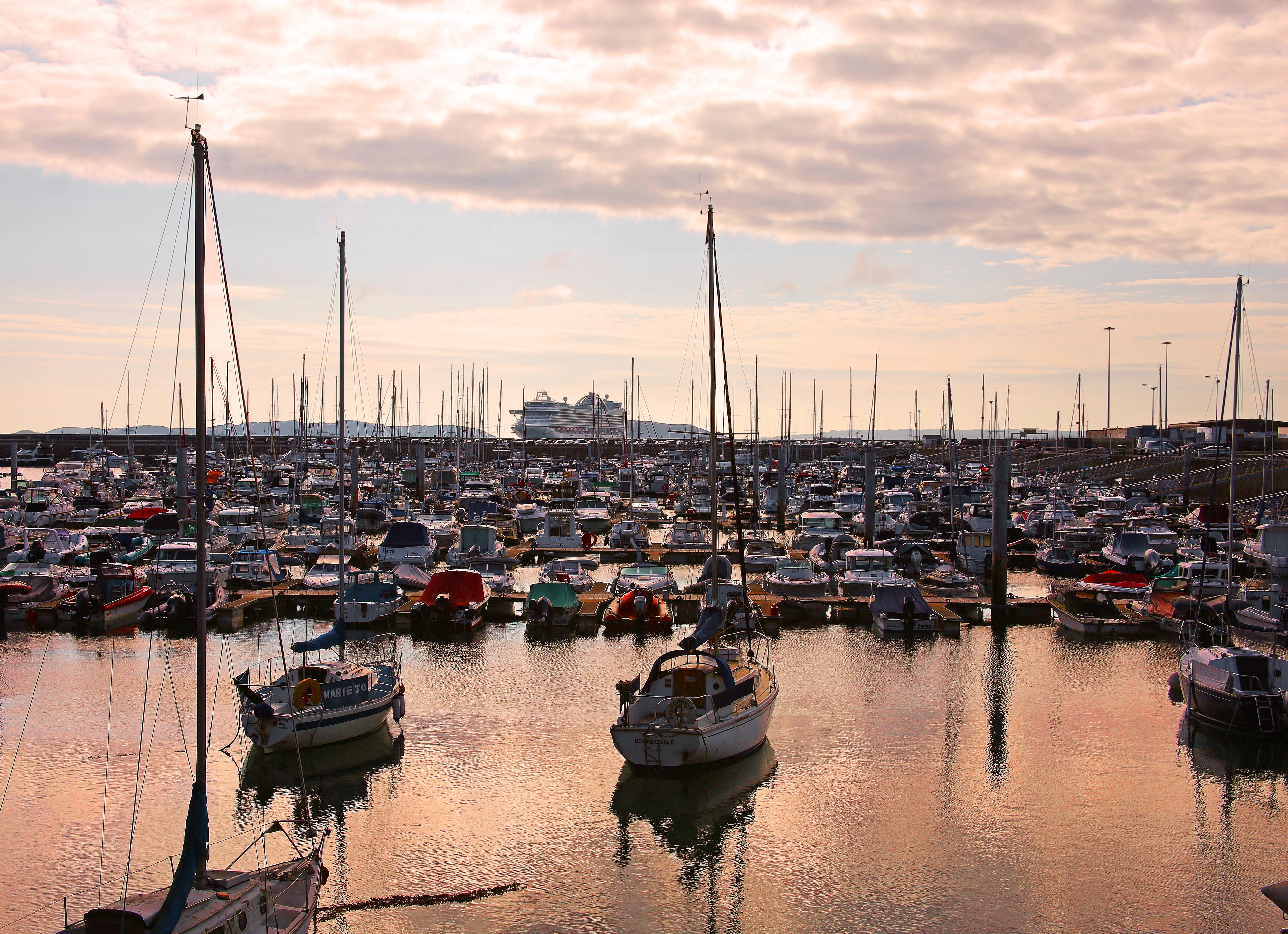 Small Yacht Harbor (14808706113)
