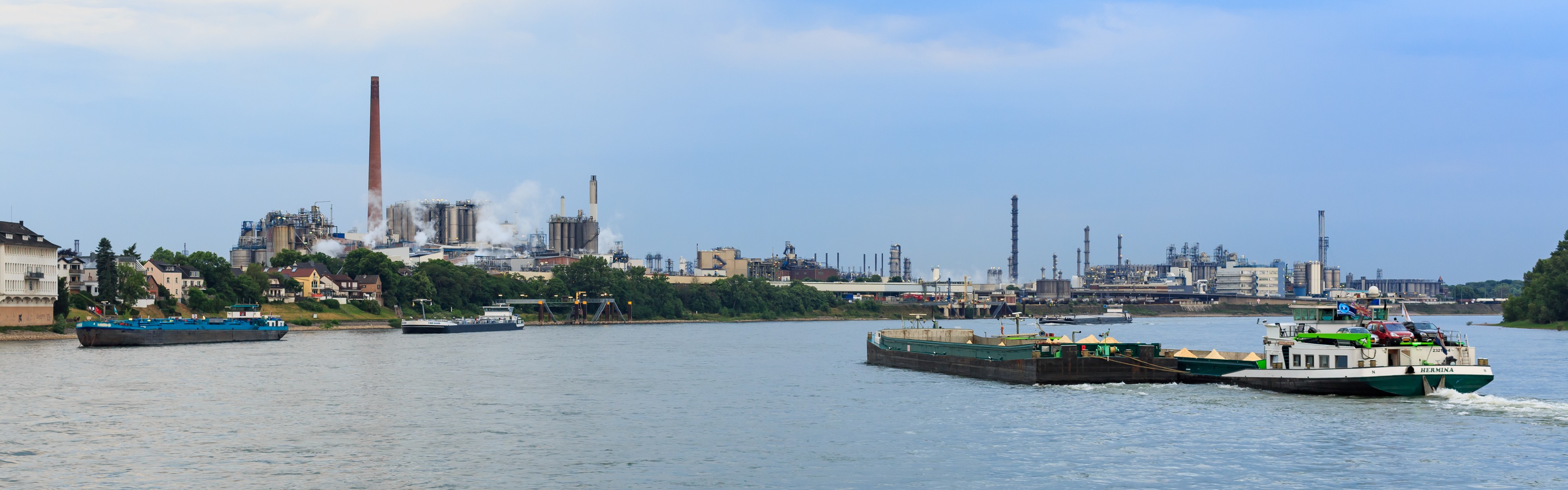 Wesseling Germany Rhine-ships-in-front-of-Industrial-panorama-01