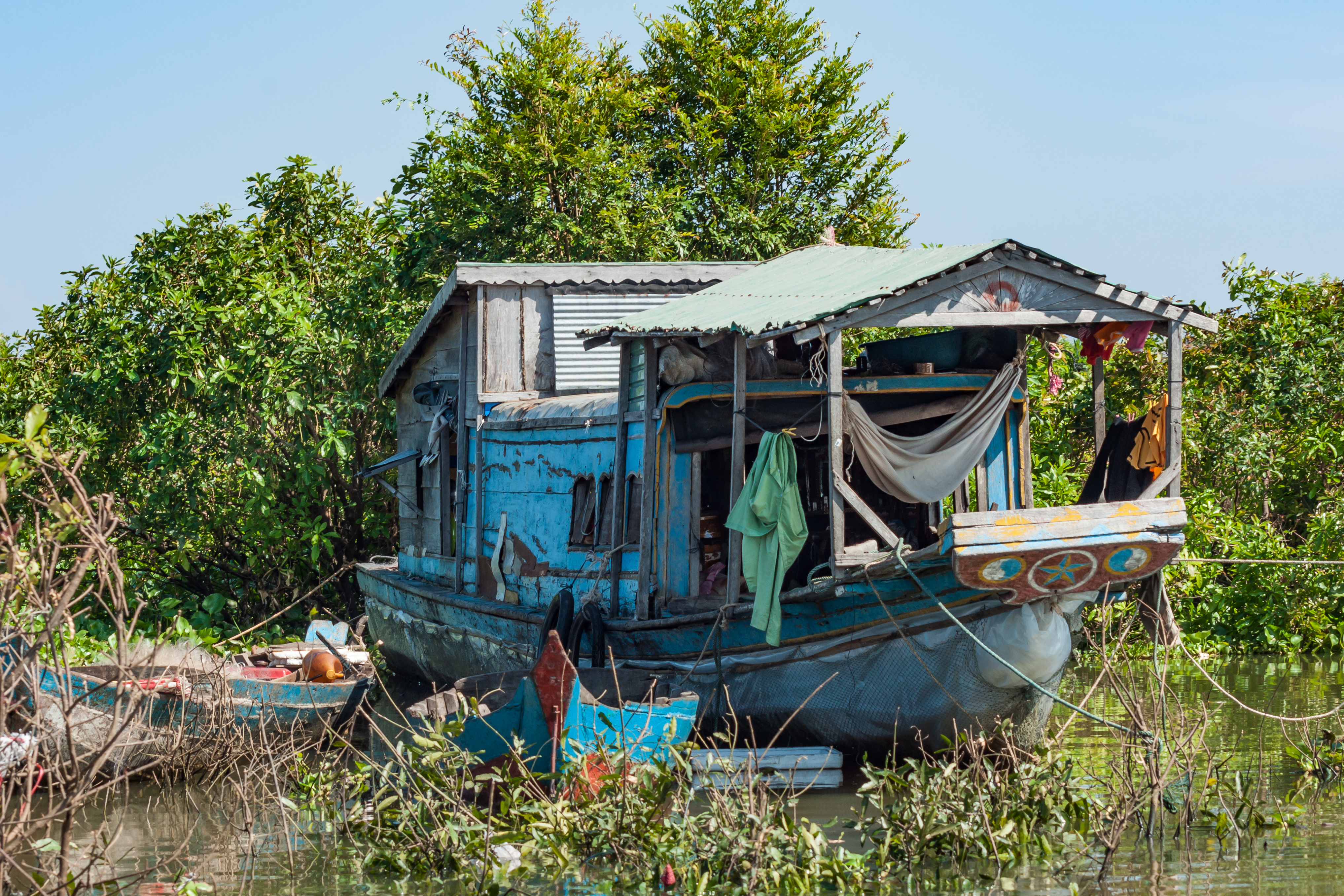 Tonle Sap Siem Reap Cambodia Residential-boat-01