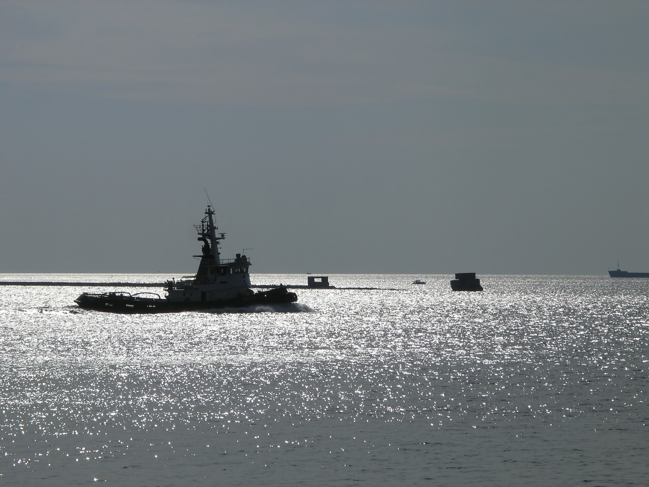 Tug boat going towards the UND Adriyatik