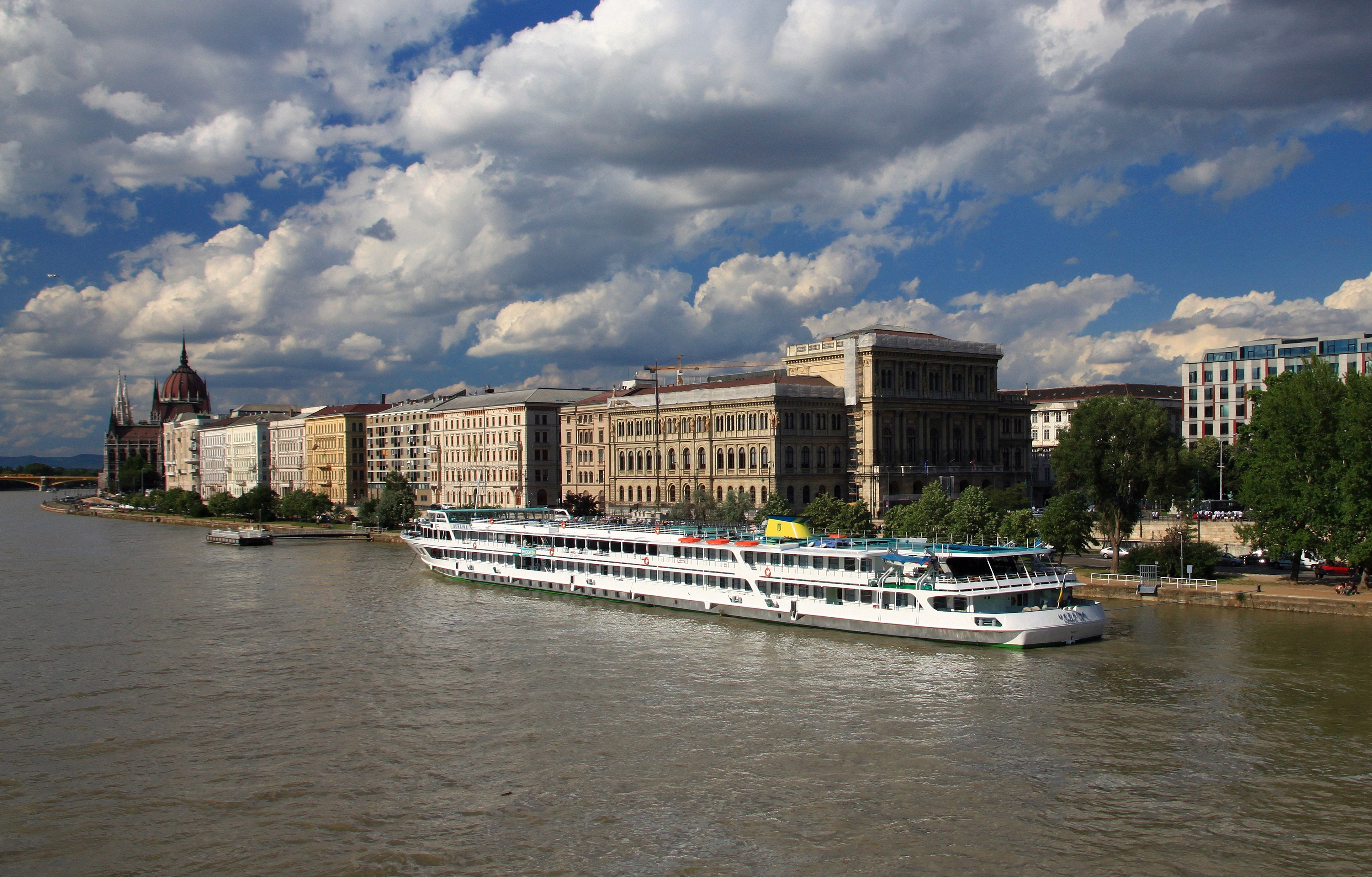 Ukraina (ship, 1979) 001