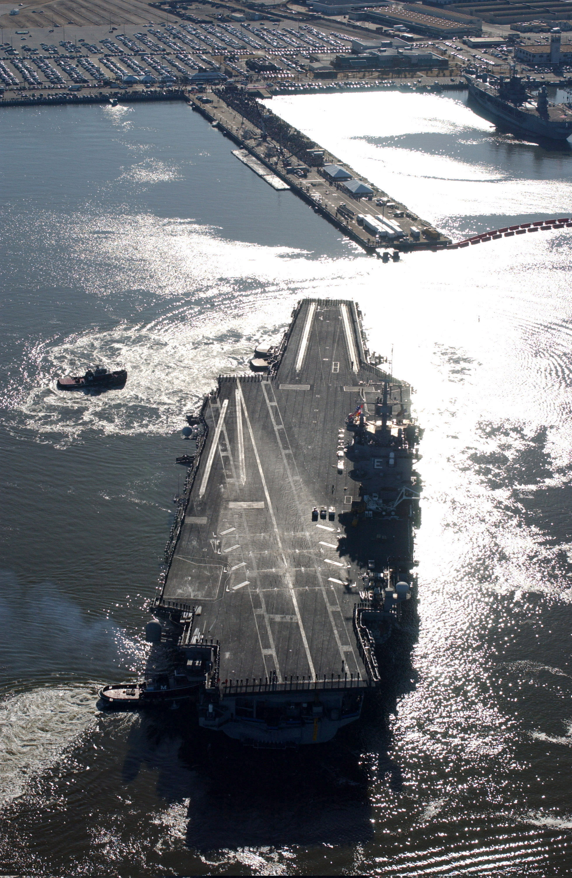 US Navy 040229-N-7412M-002 Sailors and Marines 