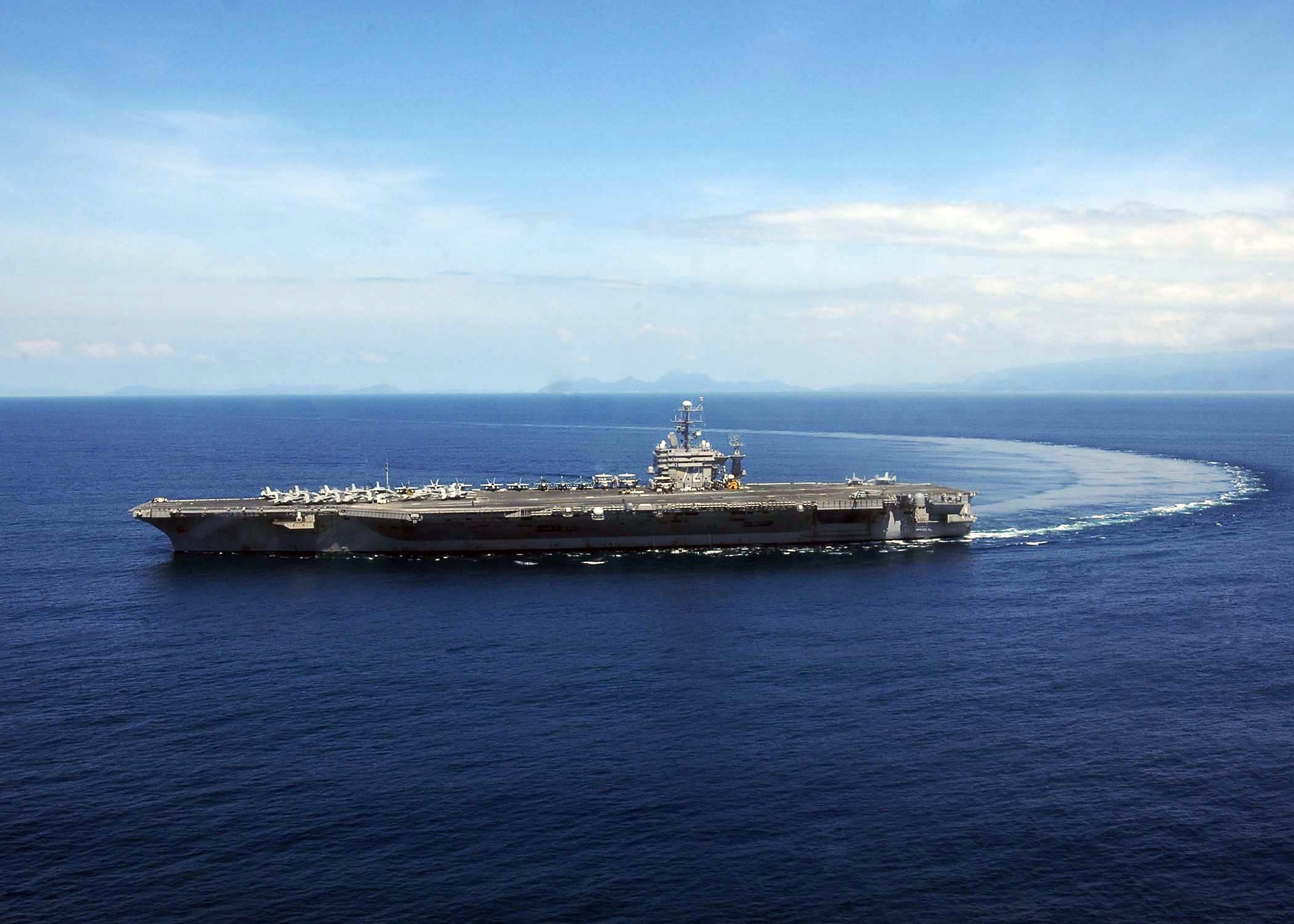 US Navy 050107-N-6074Y-046 The Nimitz-class aircraft carrier USS Abraham Lincoln (CVN 72) makes a turn in the waters of the Indian Ocean just off the coast of Sumatra, Indonesia