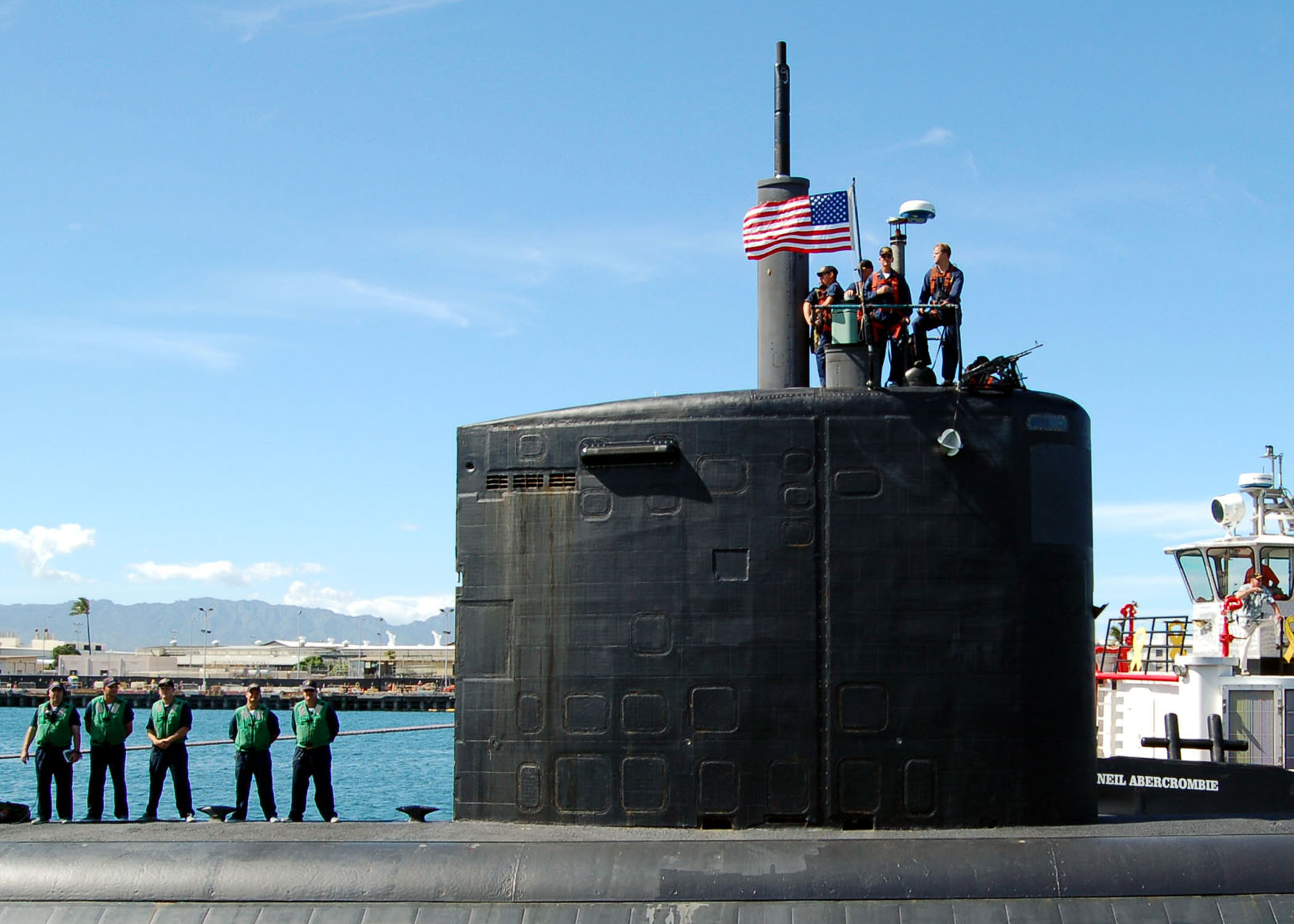US Navy 051027-N-0879R-004 The Los Angeles-class fast attack submarine USS Charlotte (SSN 766) prepares to depart her homeport of Pearl Harbor