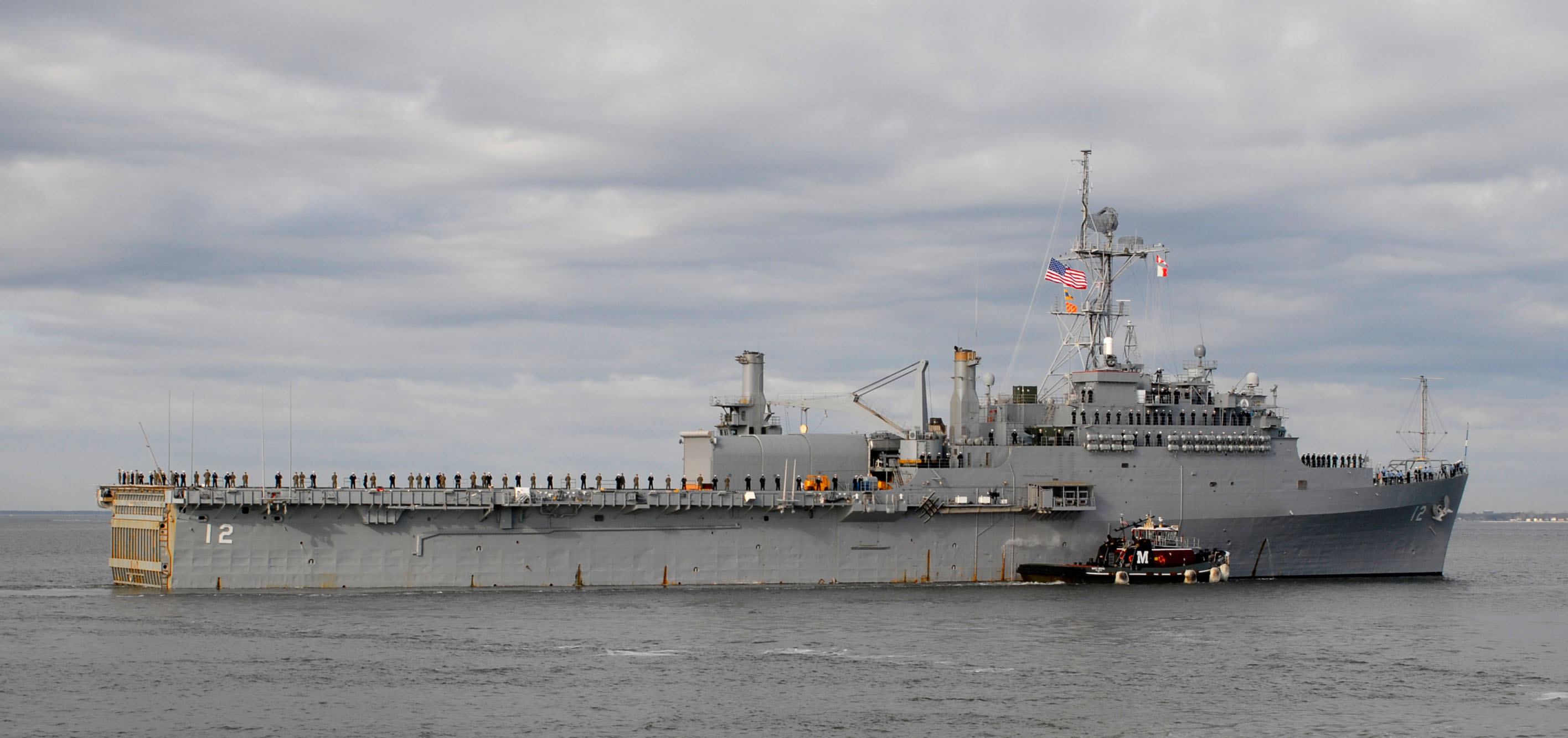 US Navy 070104-N-1831S-031 Amphibious transport dock ship USS Shreveport (LPD 12) departs from Naval Station Norfolk