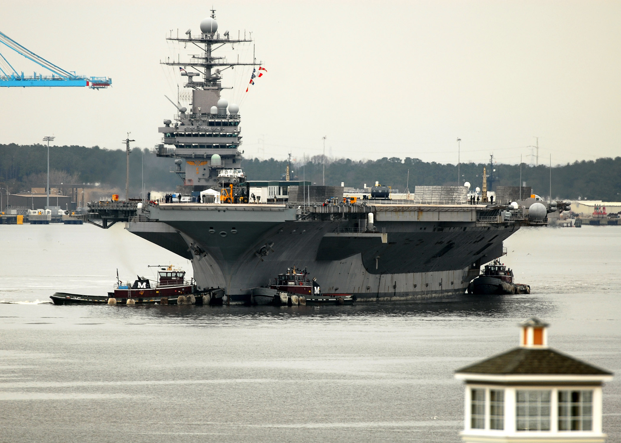 US Navy 070307-N-7241L-003 Nimitz-class aircraft carrier USS Theodore Roosevelt (CVN 71) makes her transit down the Elizabeth River from Naval Station Norfolk to Norfolk Naval Shipyard