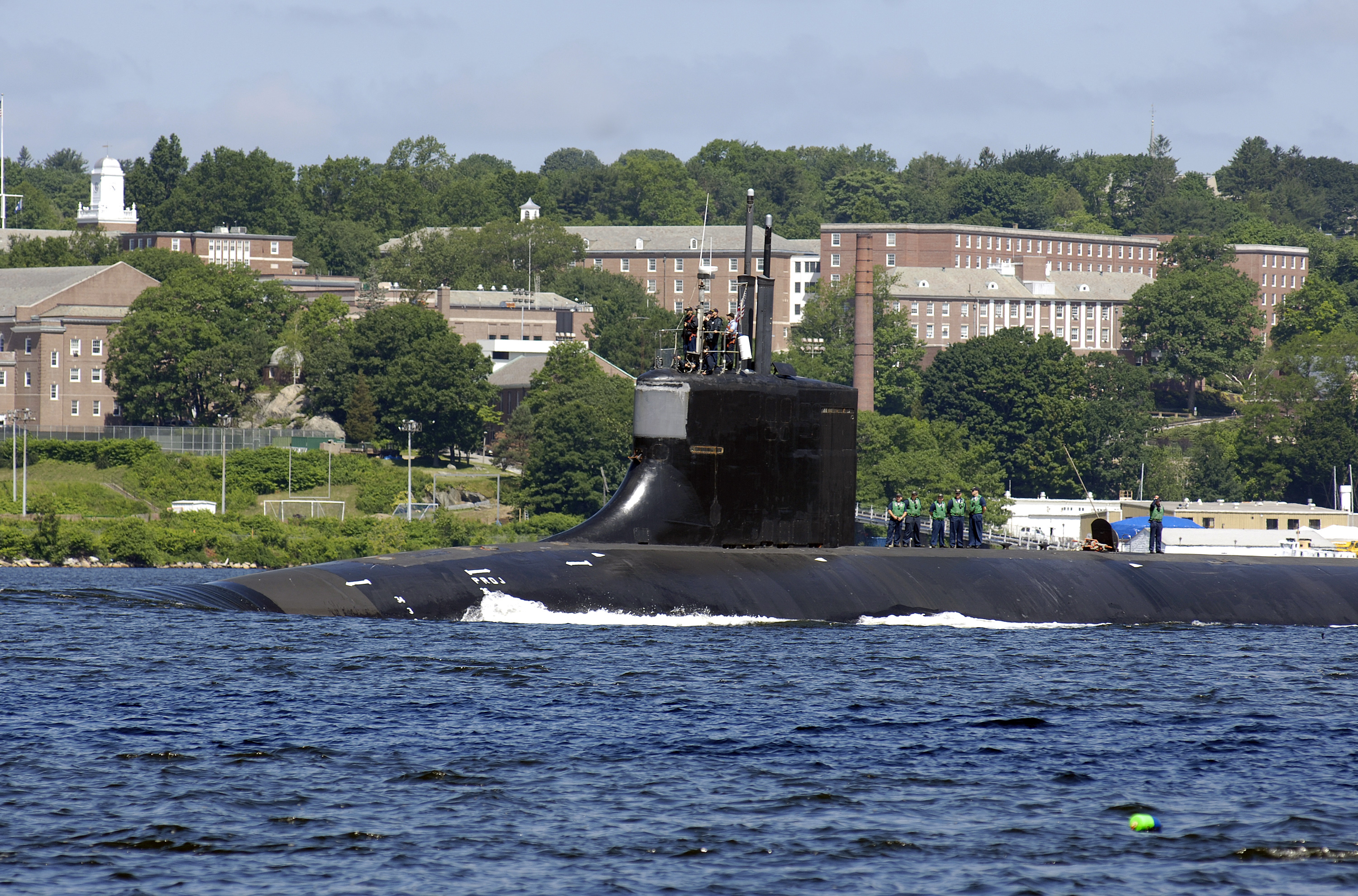 US Navy 070615-N-8467N-003 USS Seawolf (SSN 21) makes her way down the Thames River and past the U.S. Coast Guard Academy