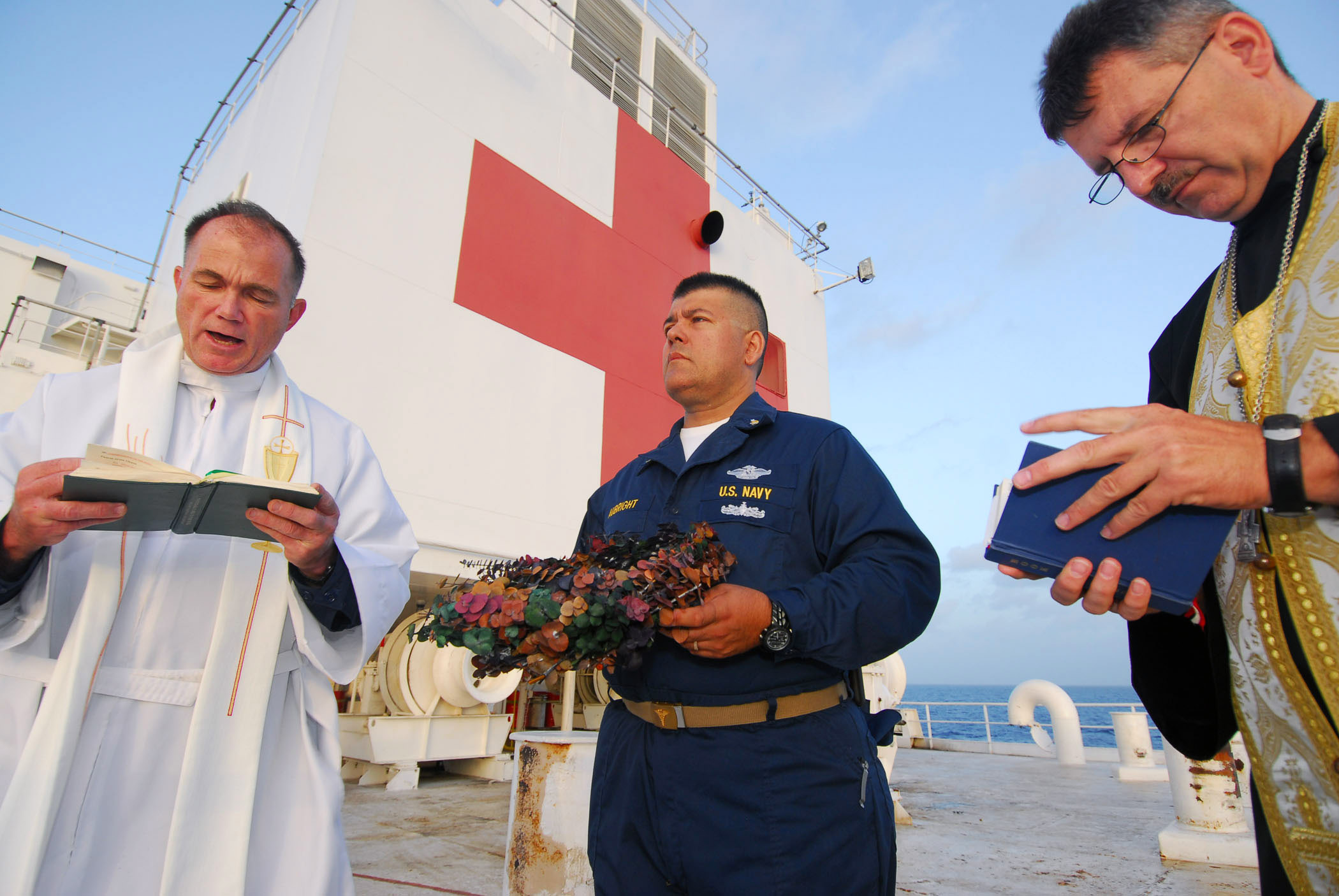 US Navy 070619-N-6081J-014 Lt. Cmdr. Paul Evers, a Navy chaplain aboard the Military Sealift Command hospital ship USNS Comfort (T-AH 20), recites memorial rites for Robert Lee Royer