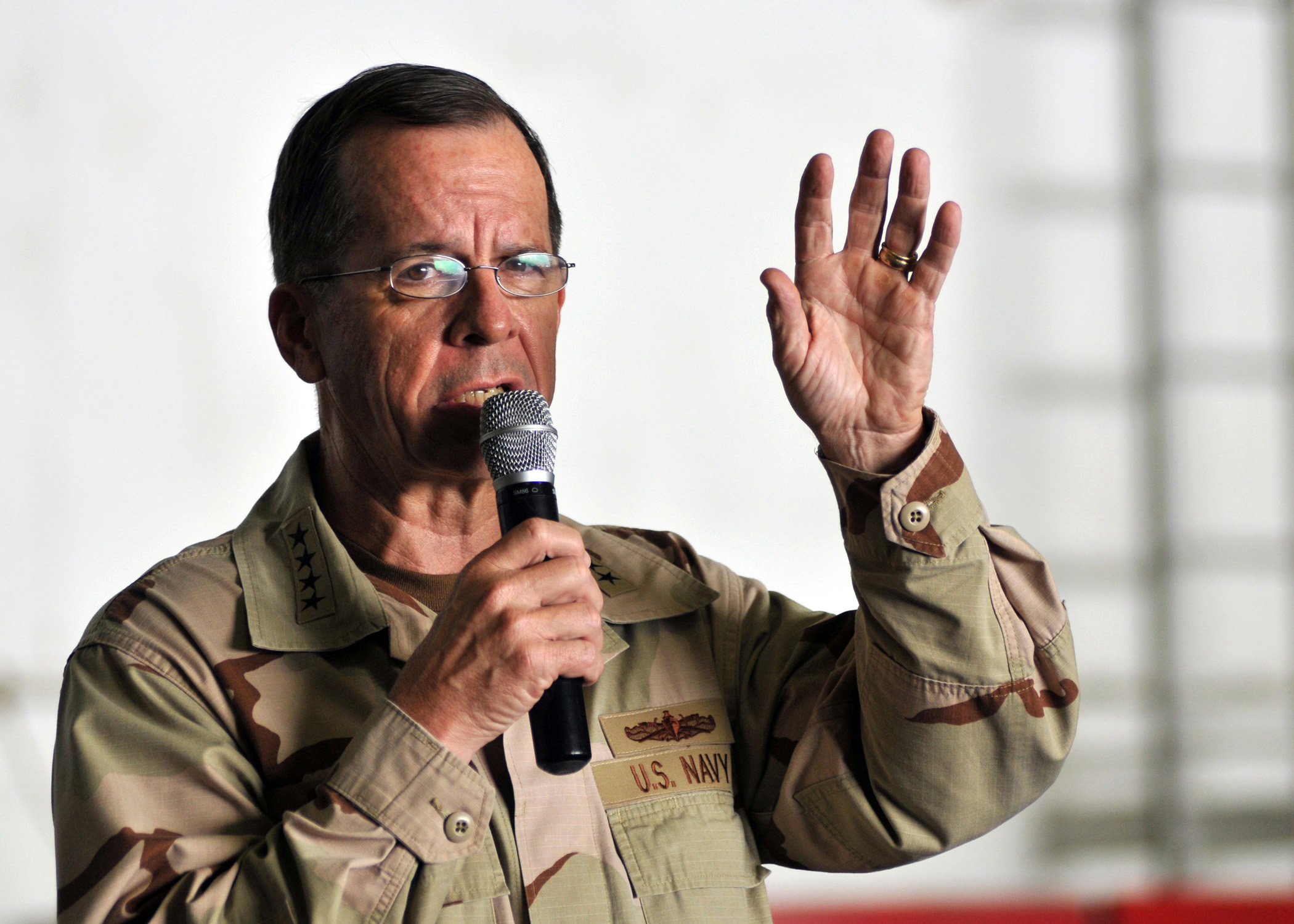 US Navy 080827-N-7981E-276 Chairman, Joint Chiefs of Staff Adm. Mike Mullen addresses Sailors in the hangar bay of the aircraft carrier USS Abraham Lincoln (CVN 72)