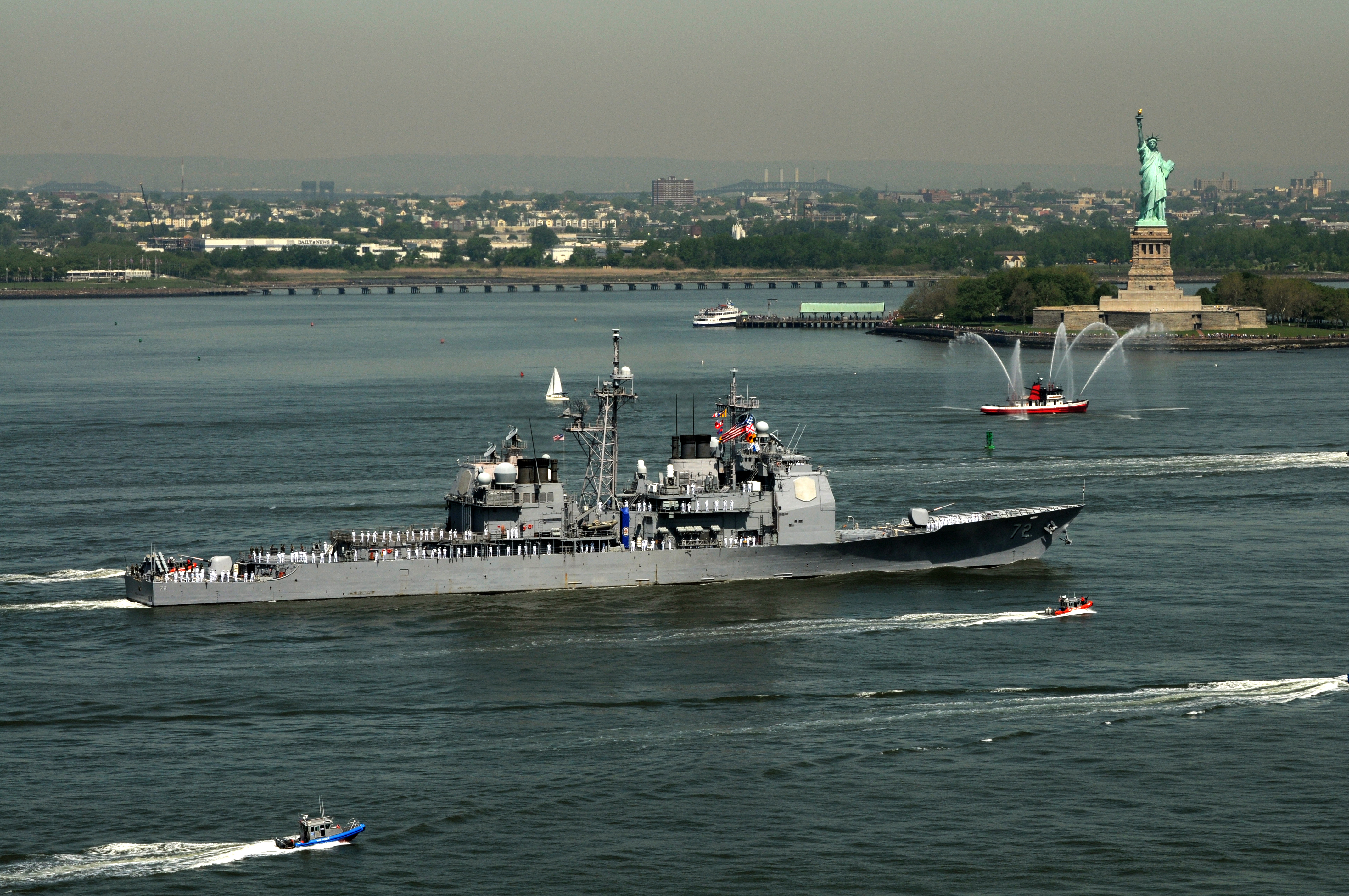 US Navy 090520-N-8907D-258 The guided-missile cruiser USS Vella Gulf (CG 72) transits the Hudson River during the Parade of Ships as part of Fleet Week New York City 2009