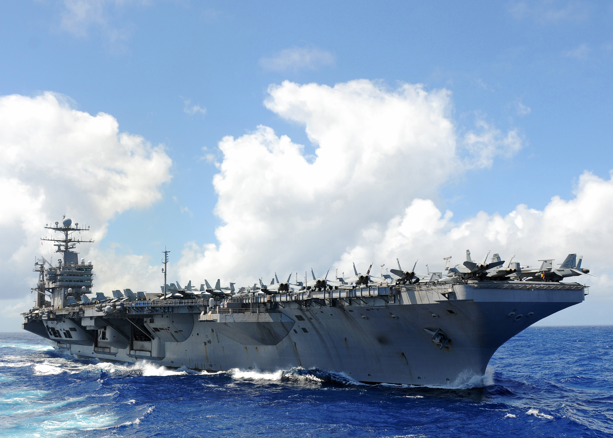 US Navy 110302-N-2937R-224 The Nimitz-class aircraft carrier USS Abraham Lincoln (CVN 72) transits the Pacific Ocean