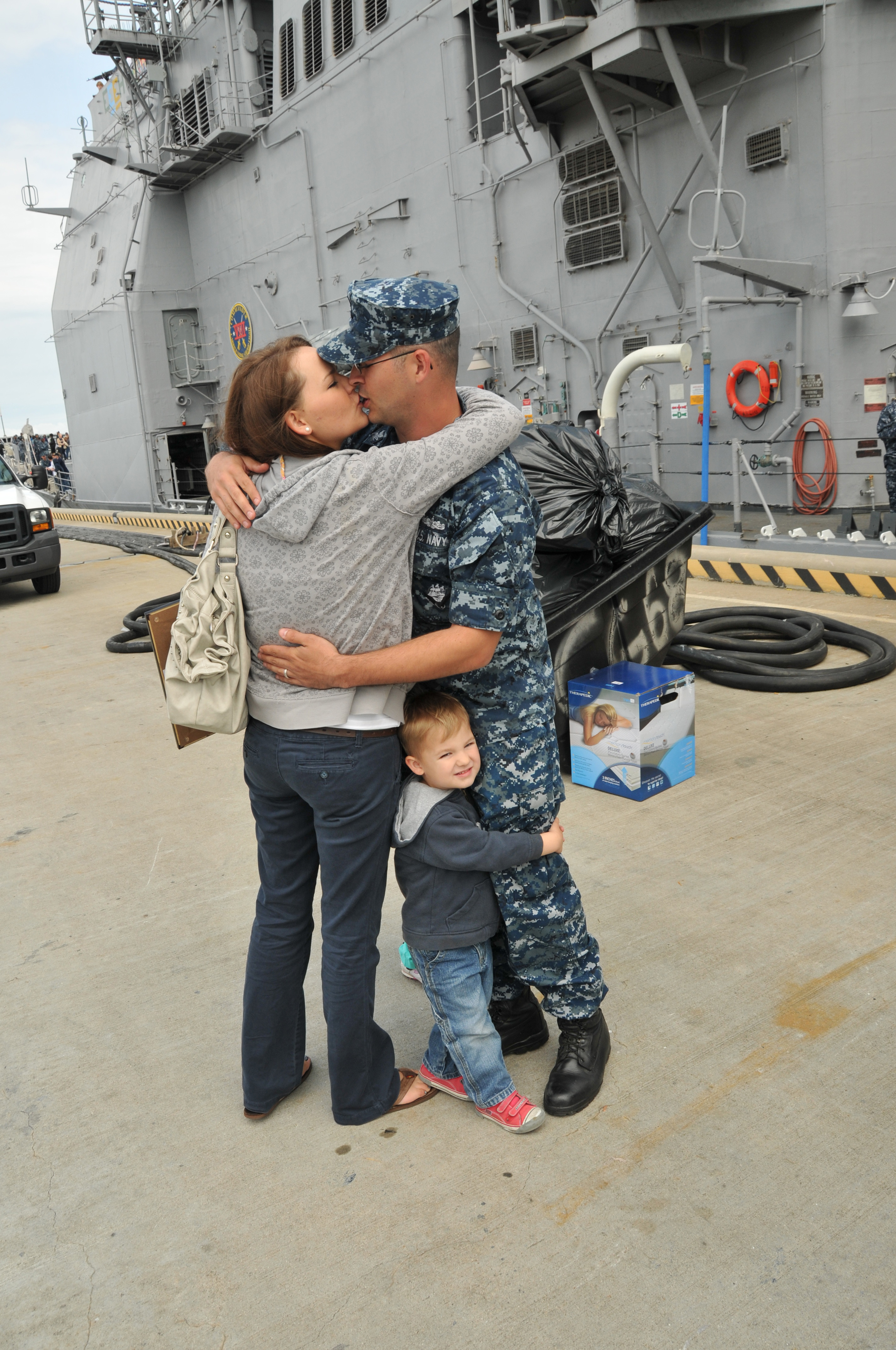 US Navy 110511-N-QY430-031 Sonar Technician (Surface) 2nd Class Roland Swain, assigned to the guided-missile cruiser USS Anzio (CG 68), kisses his 