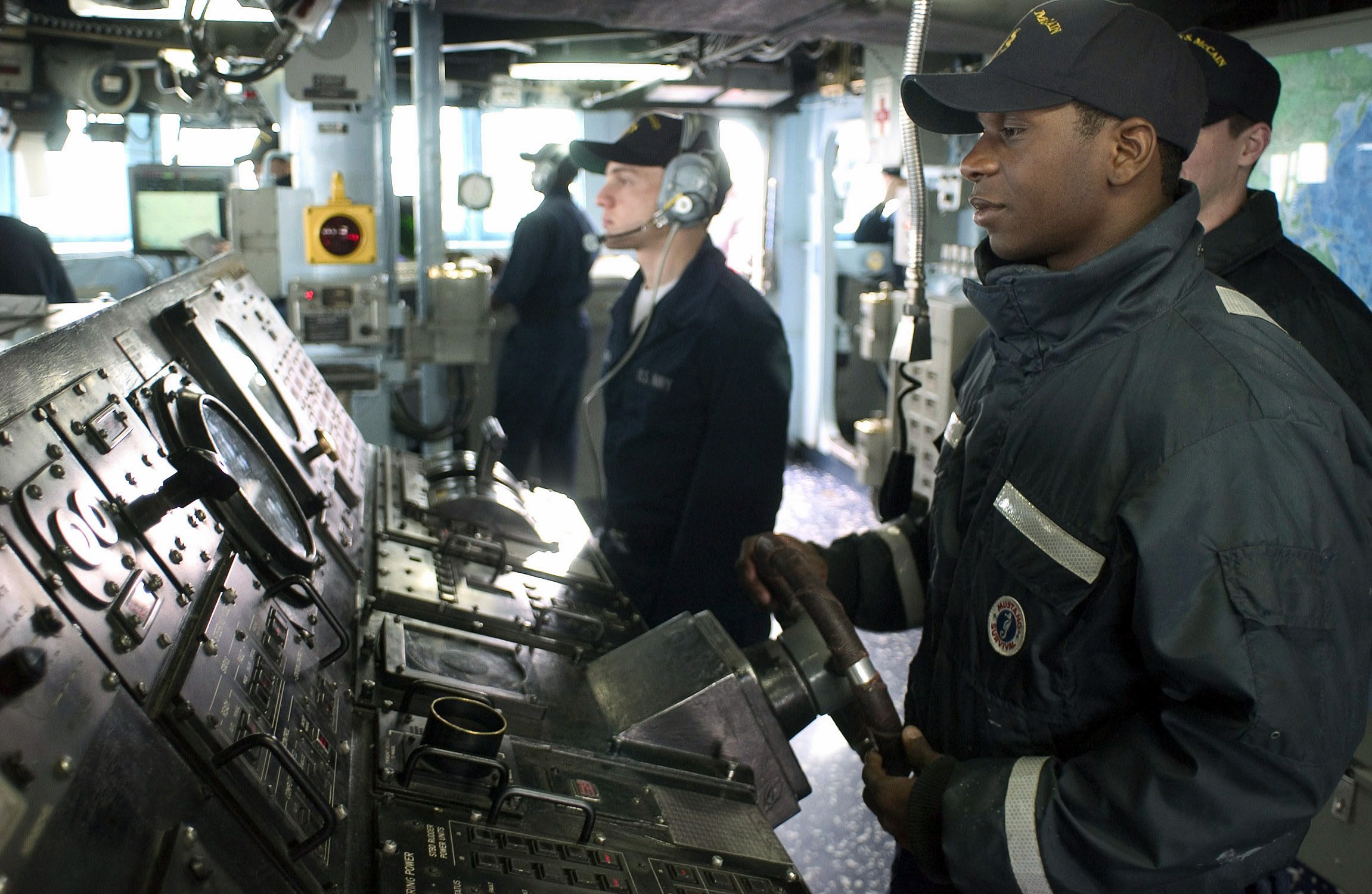 USS John S. McCain (DDG-56) helm