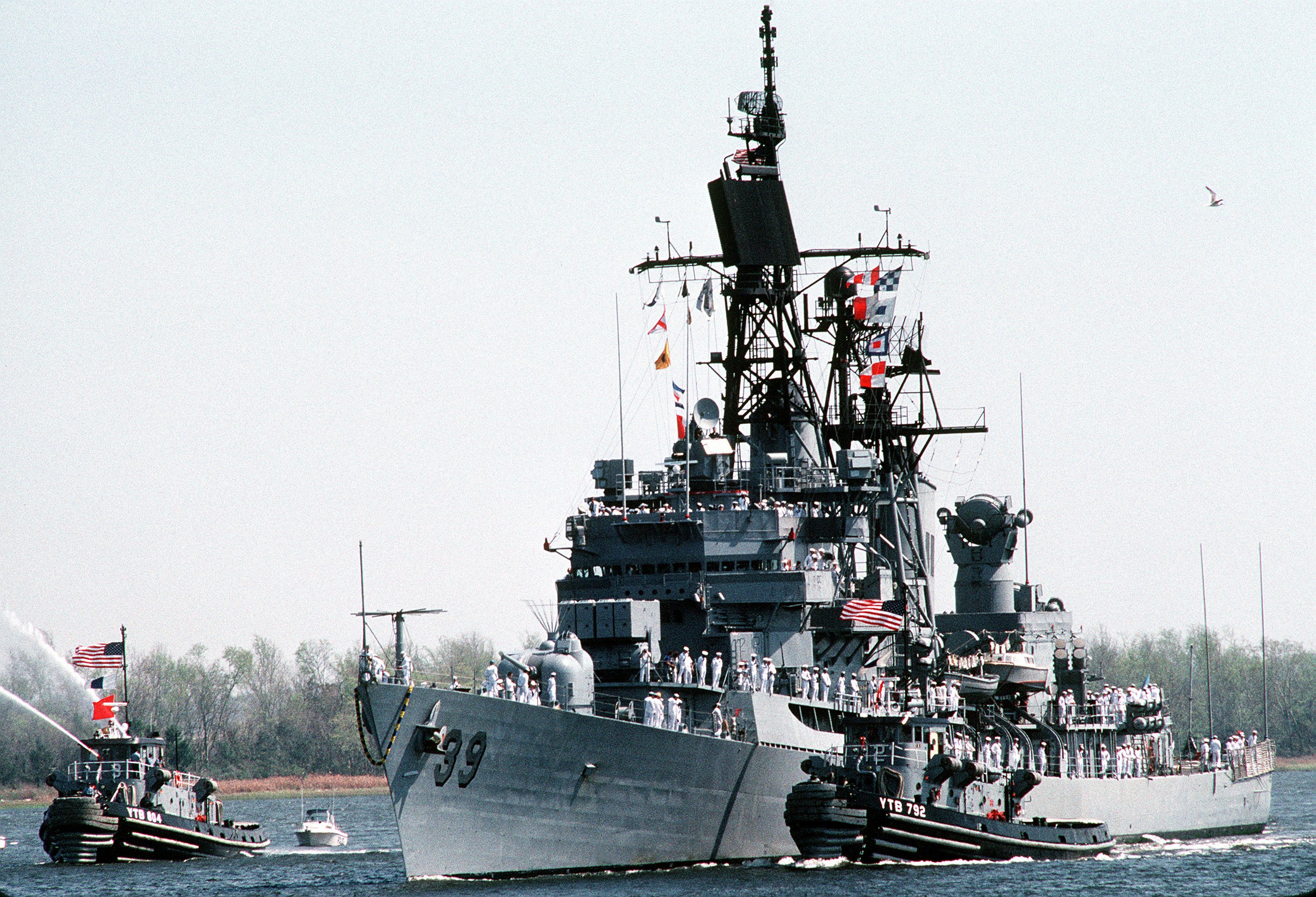 USS MacDonough (DDG-39)