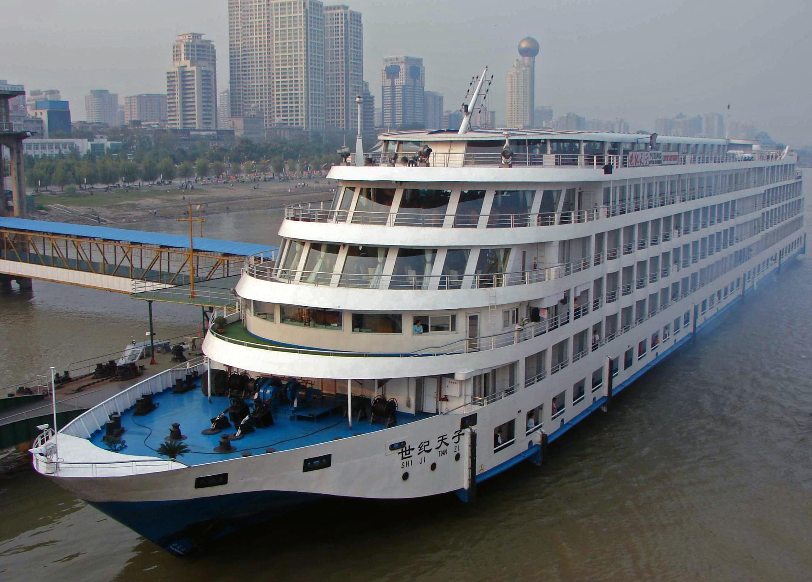 Viking Century Sky (ship, 2005) 001