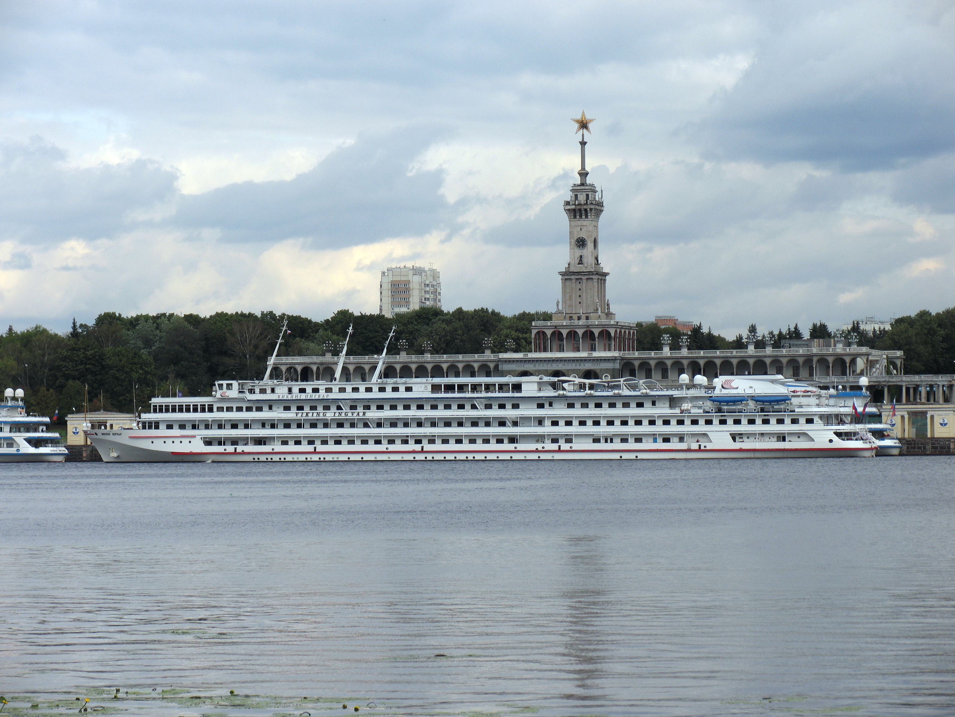 Viking Ingvar in North River Port 23-aug-2012