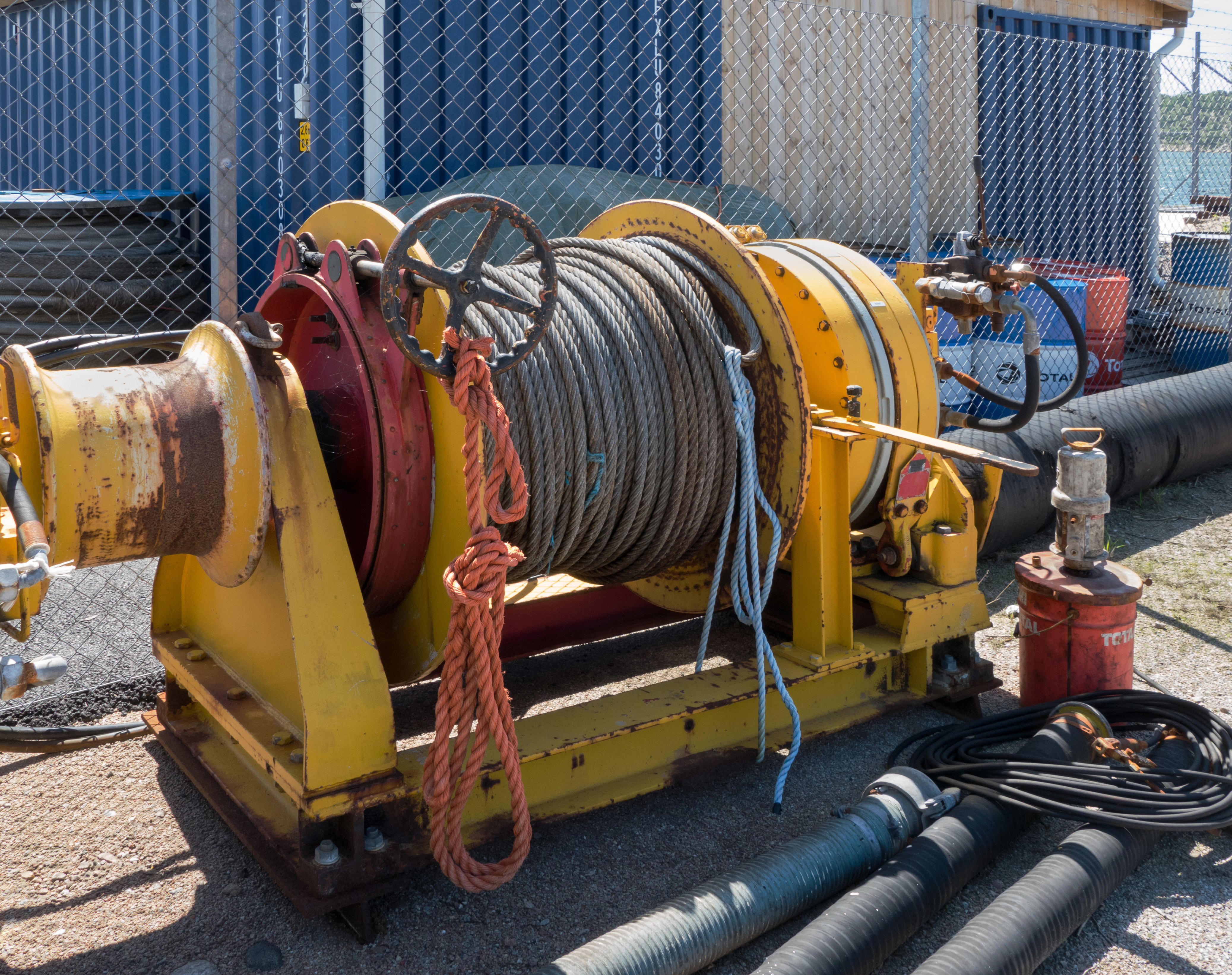 Winch for towing cable from tugboat