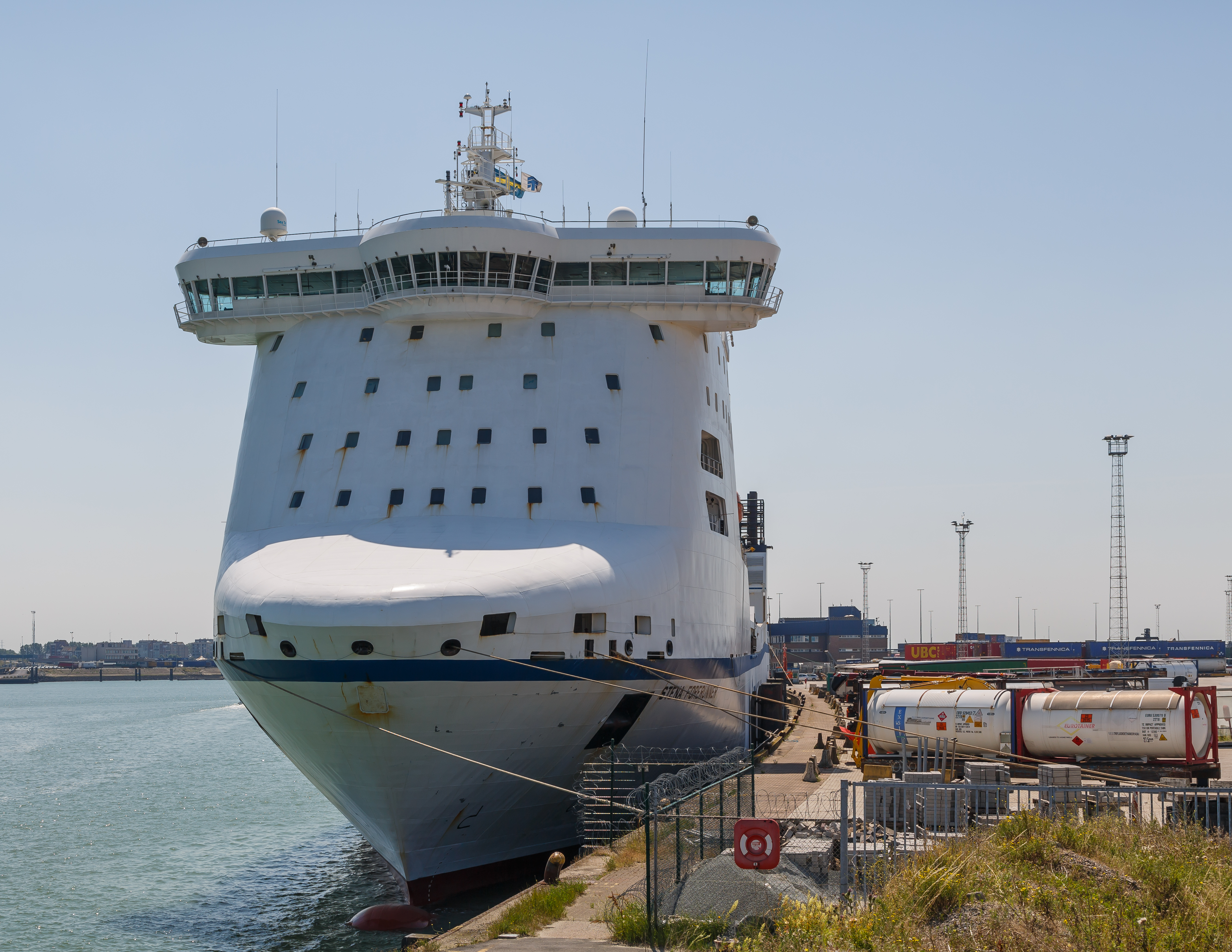 Zeebrugge Belgium Stena-Forerunner-01