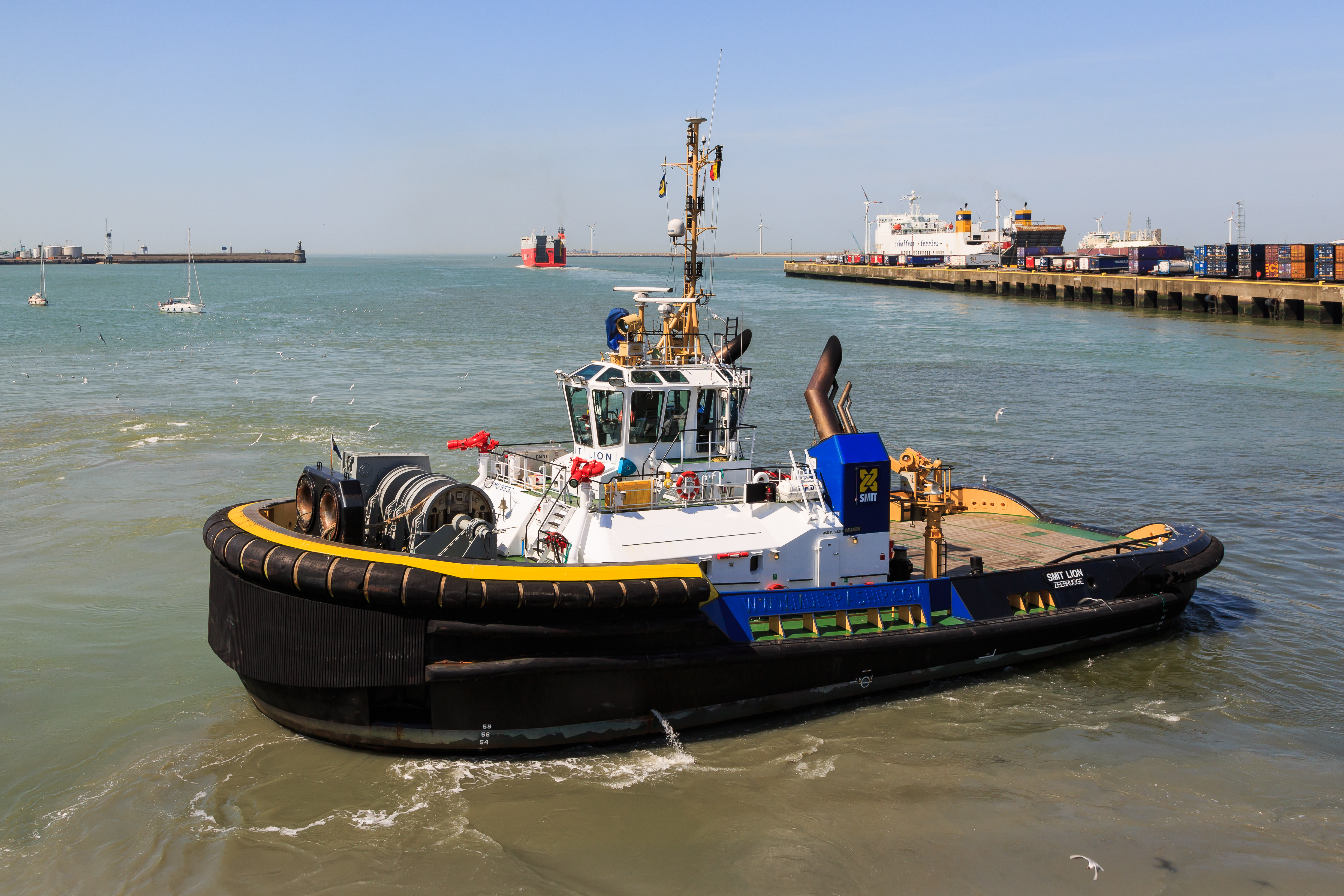 Zeebrugge Belgium Tugboat-Smit-Lion-01
