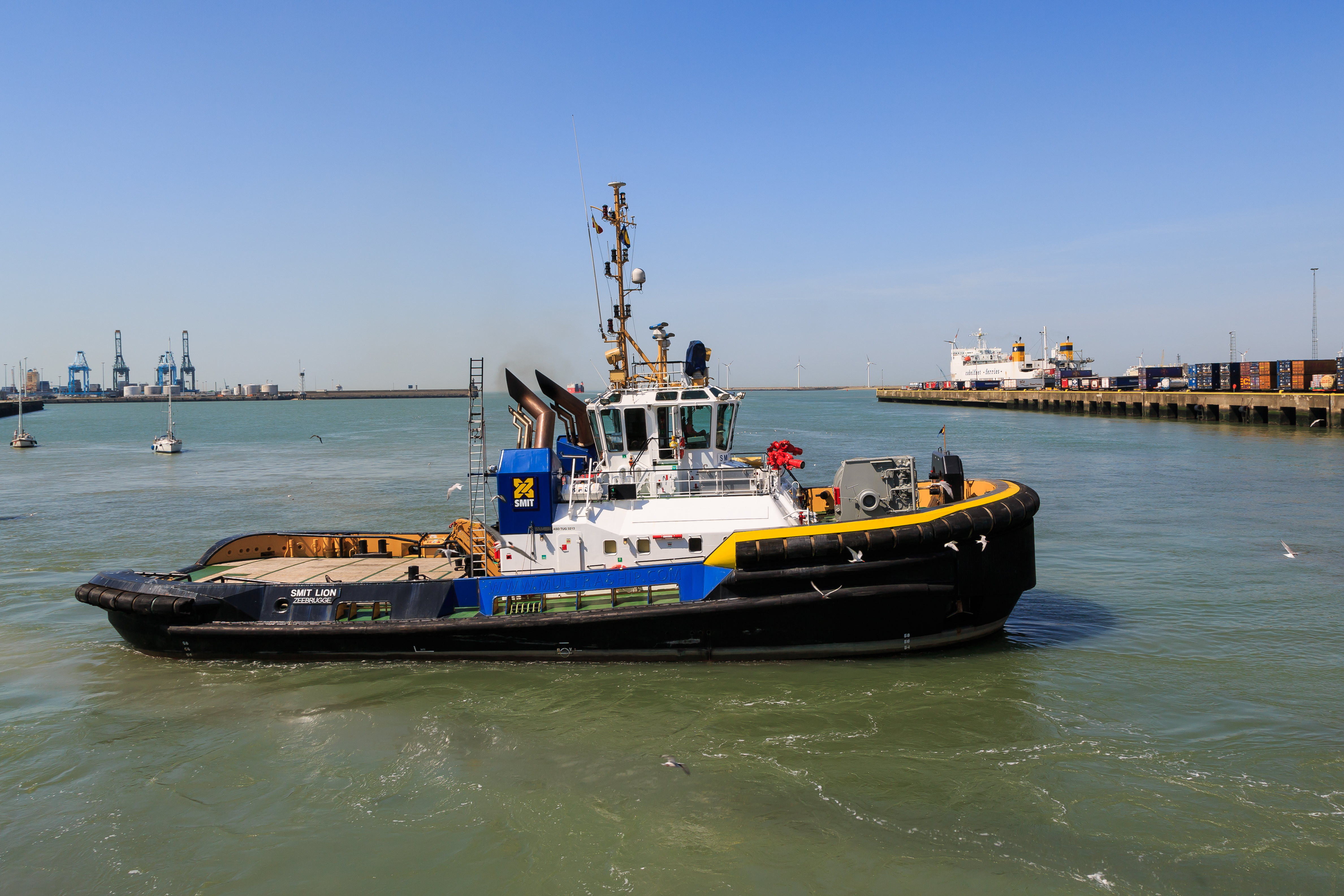Zeebrugge Belgium Tugboat-Smit-Lion-02