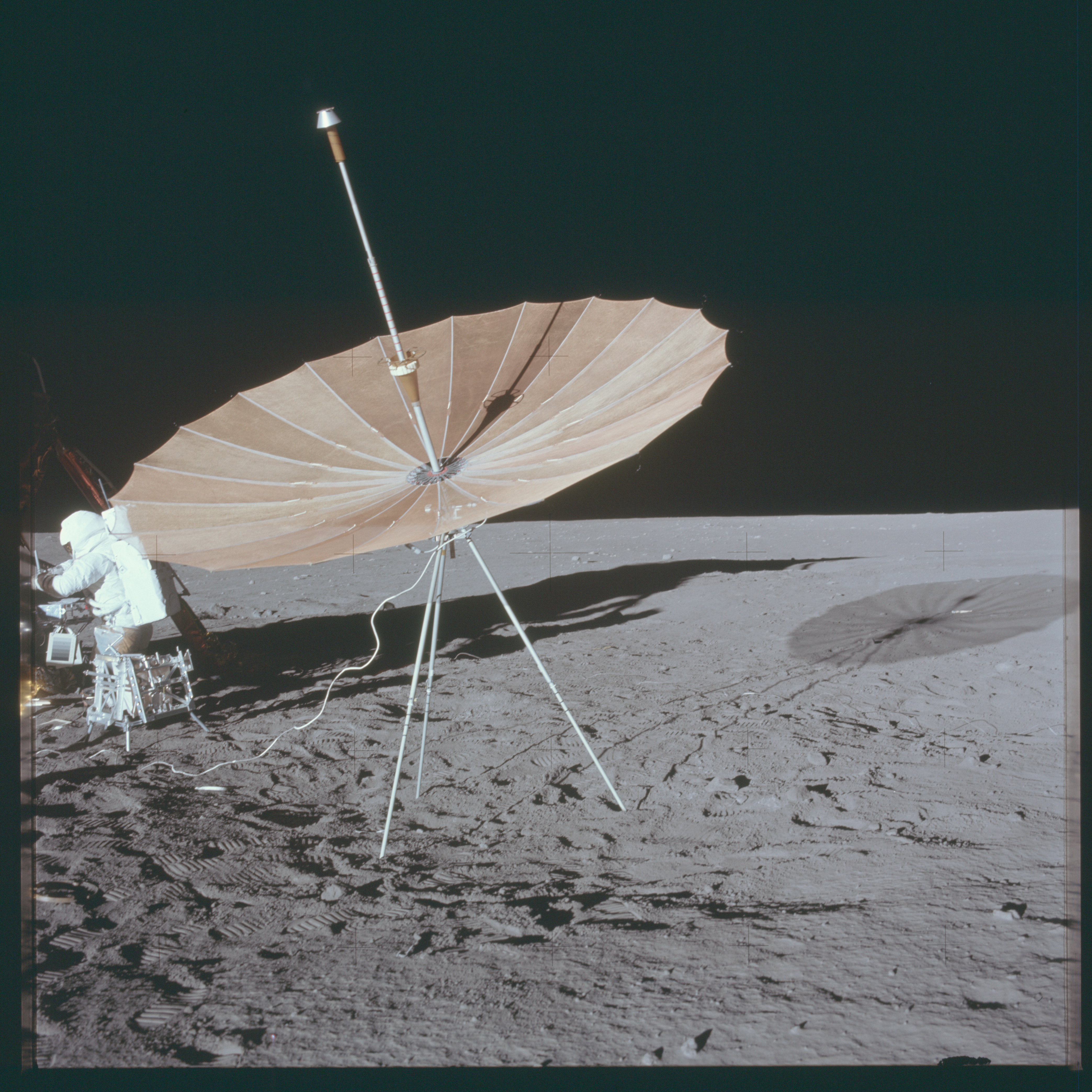 AS12-47-6987 (21659597215)