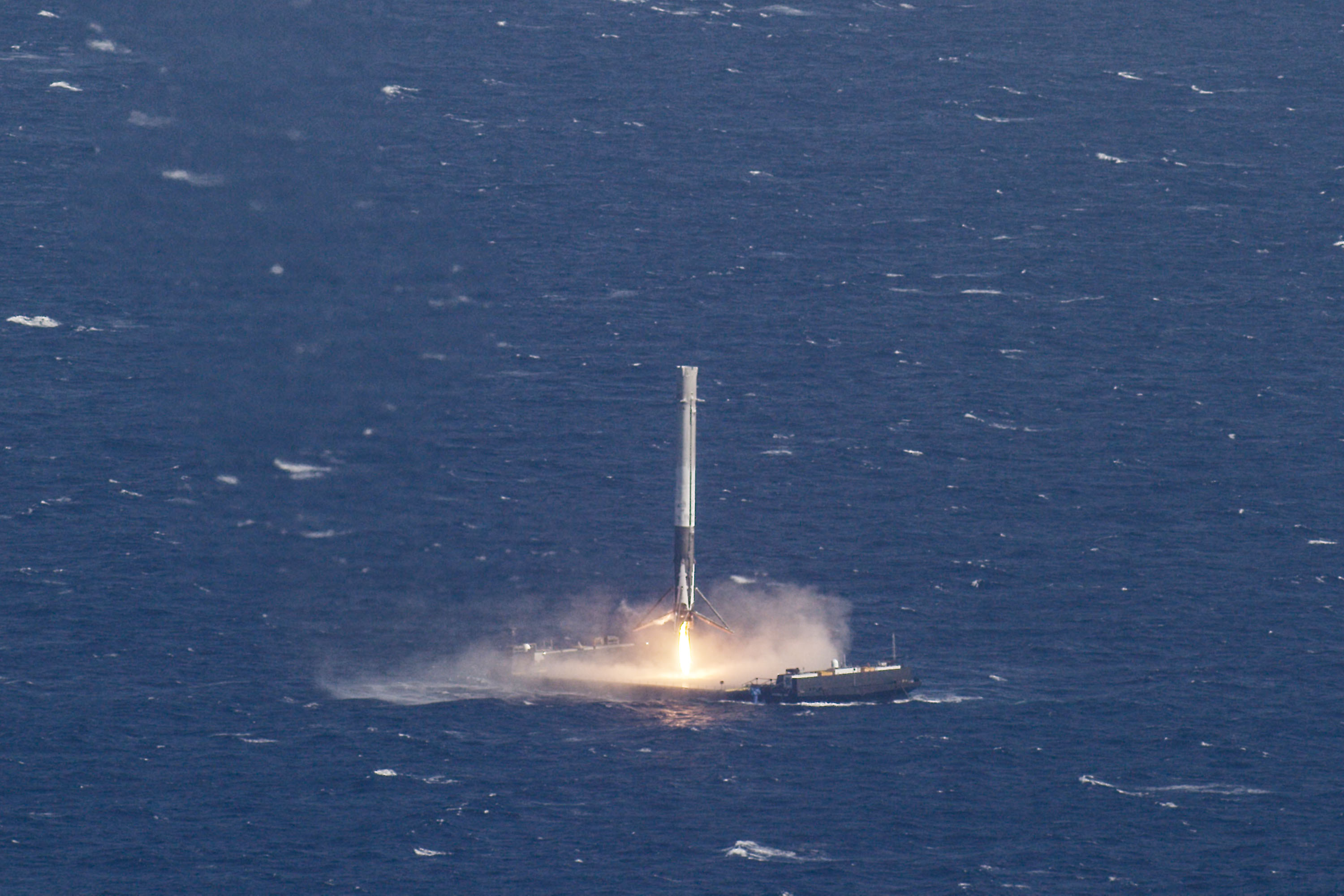 CRS-8 (26265214251)