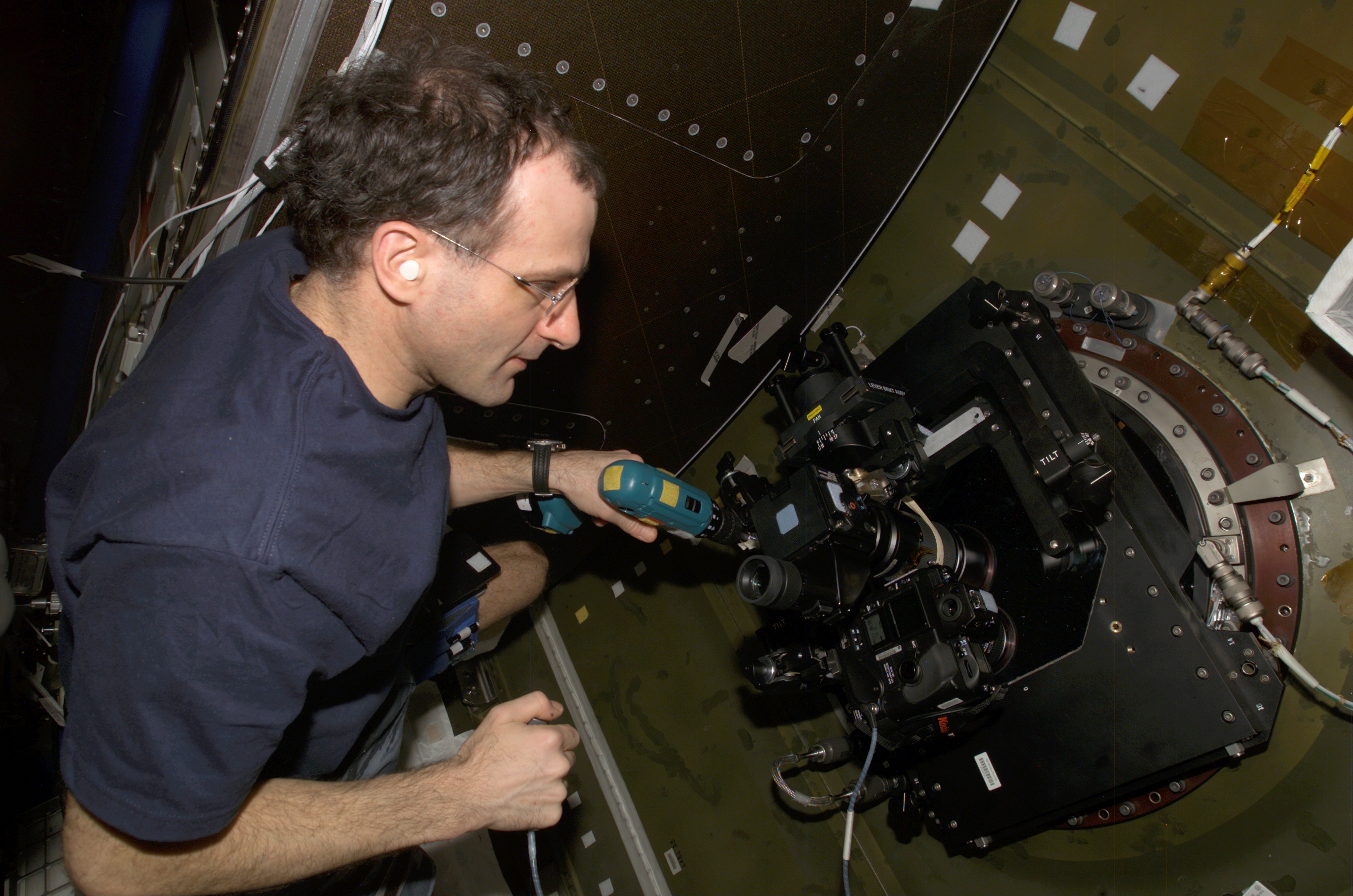Don pettit operates barn door tracker aboard ISS