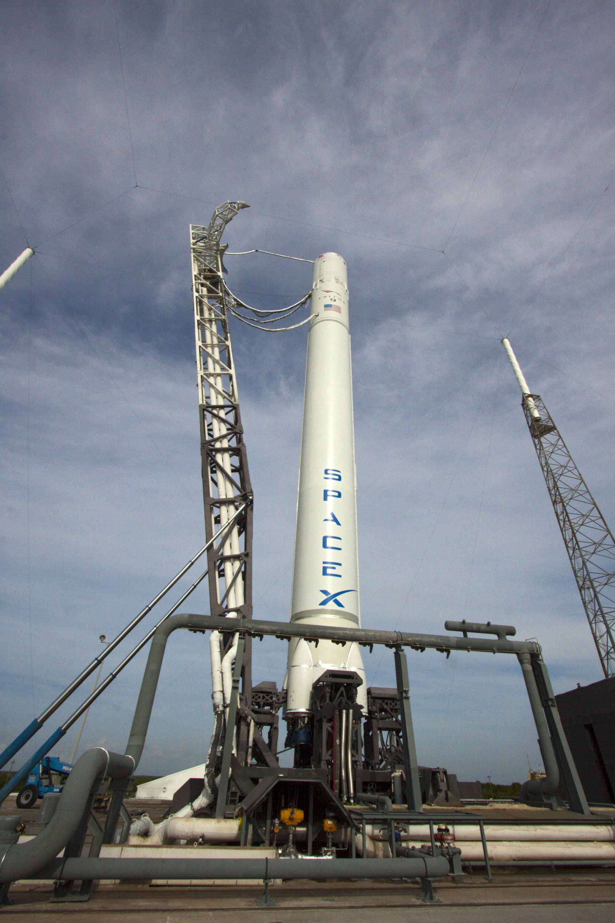 Falcon 9 before WDR on Launch Pad 40