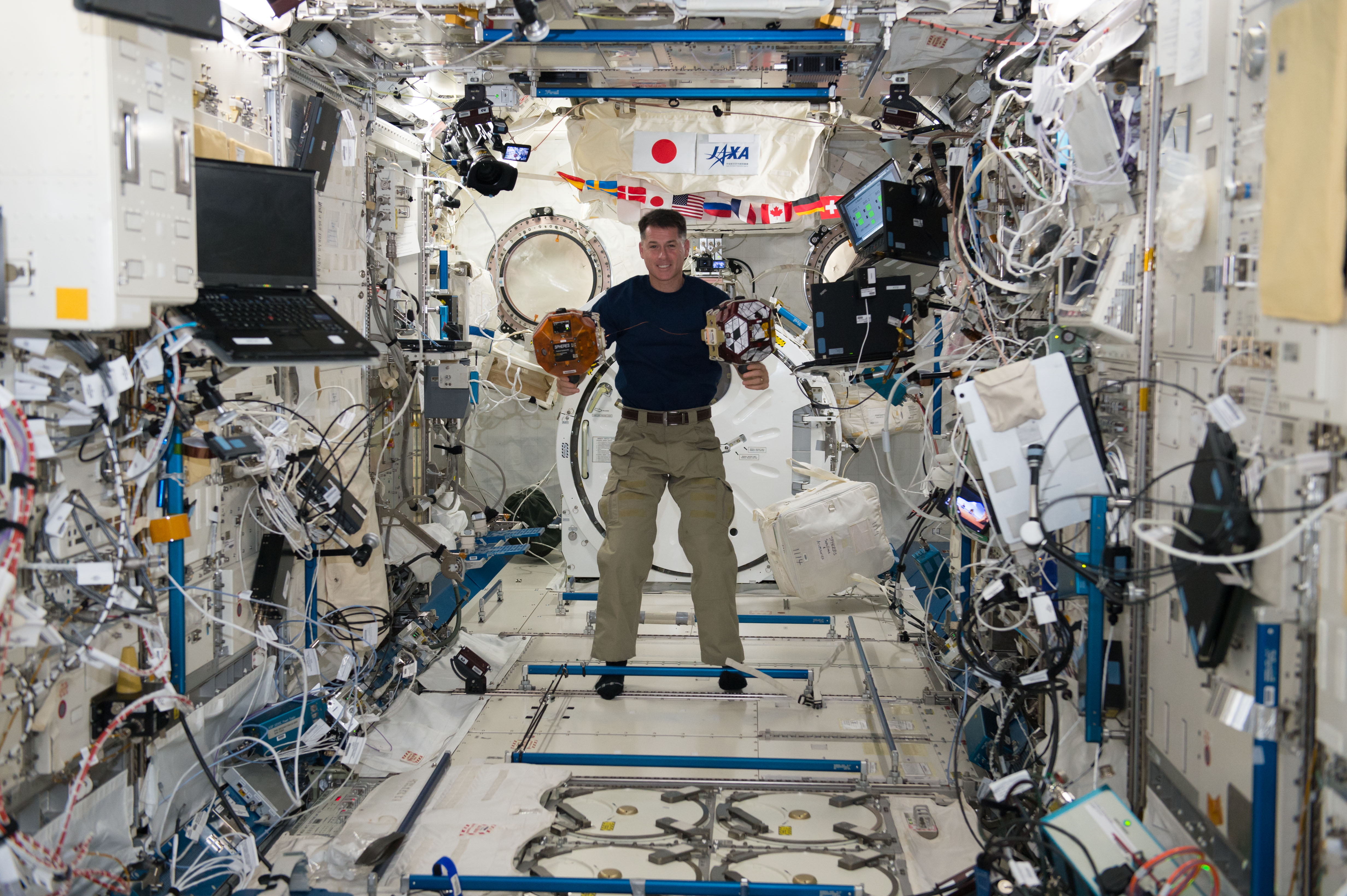 ISS-50 Shane Kimbrough with SPHERES in the Kibo lab