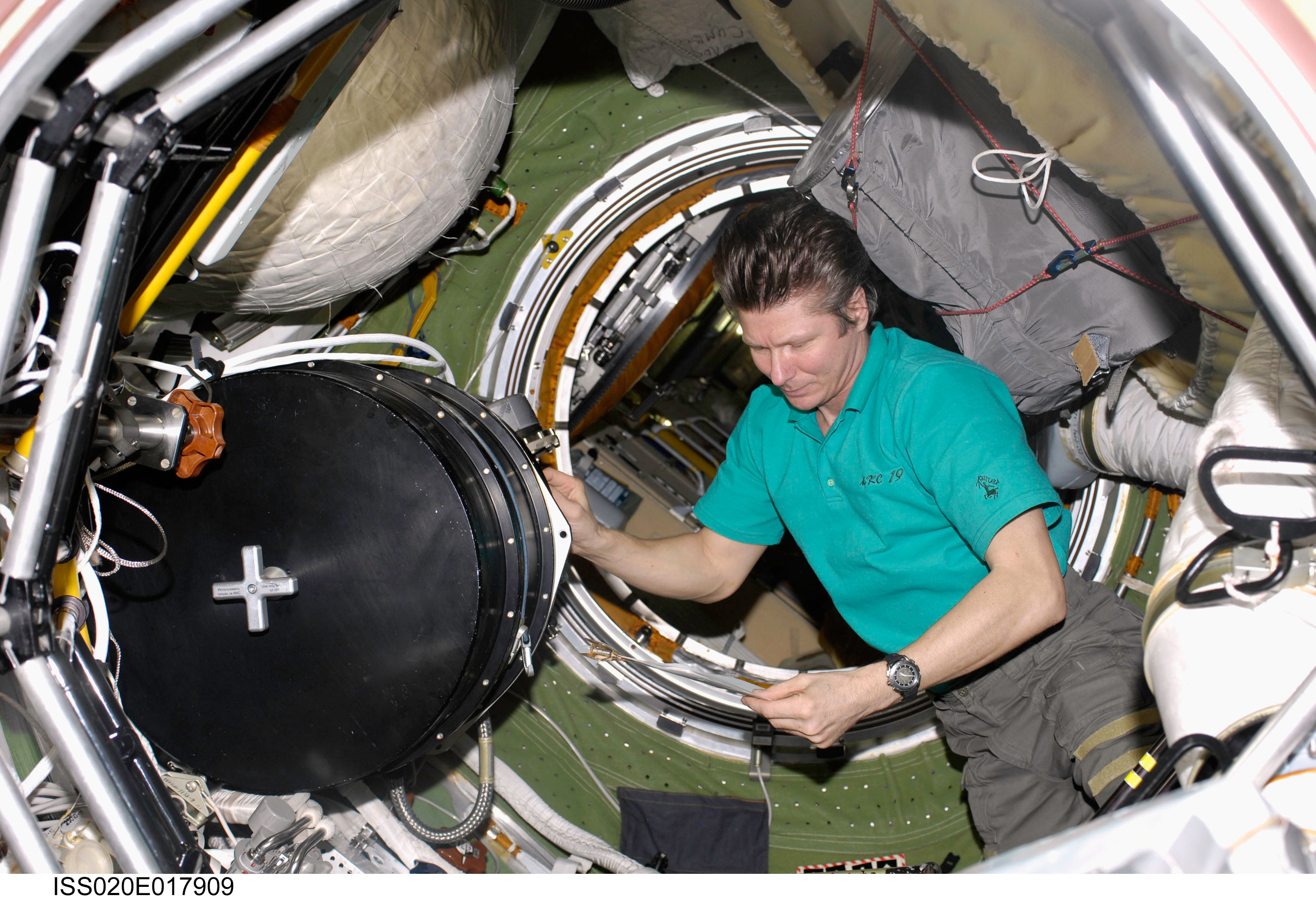 Iss020e017909