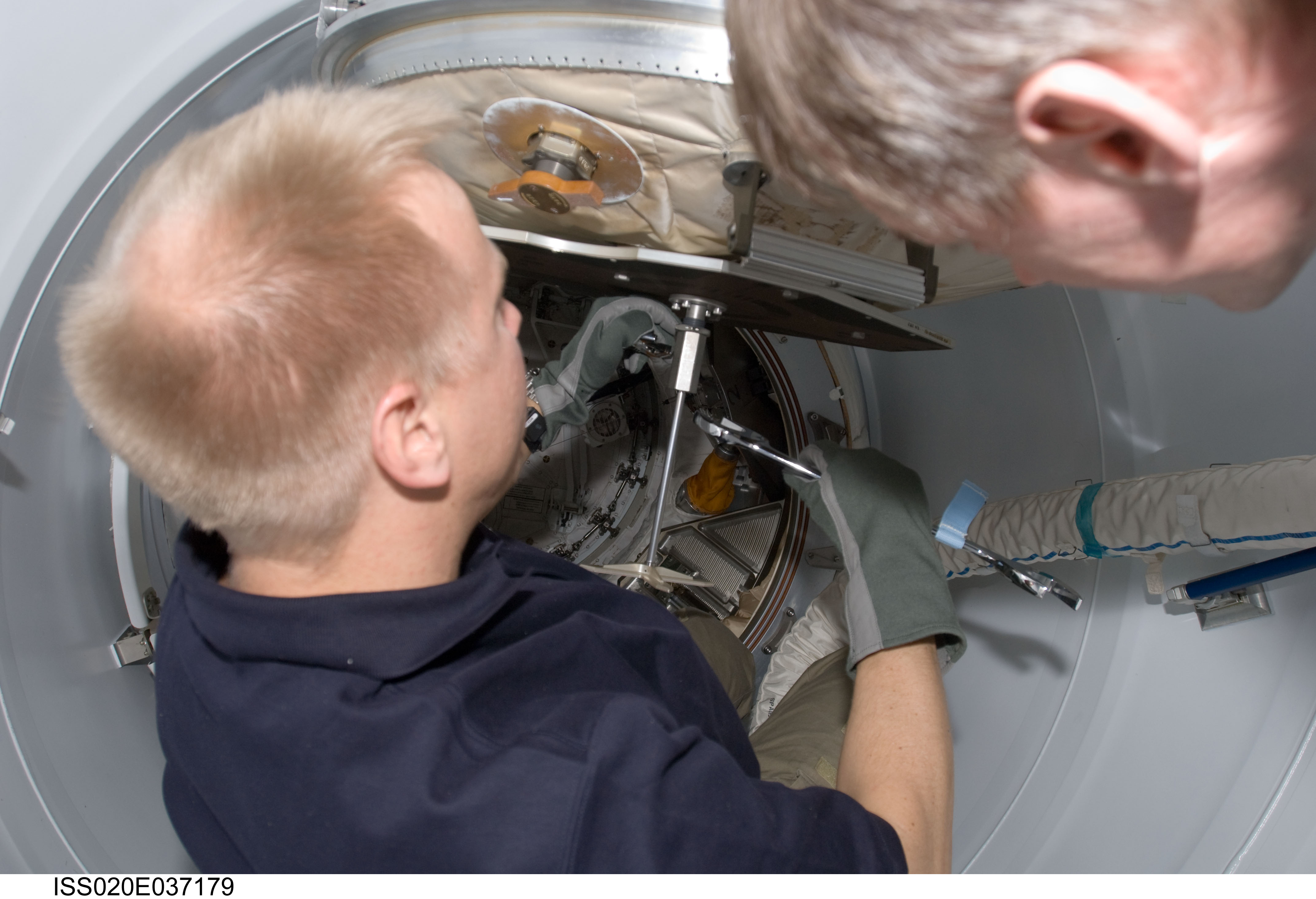 Iss020e037179