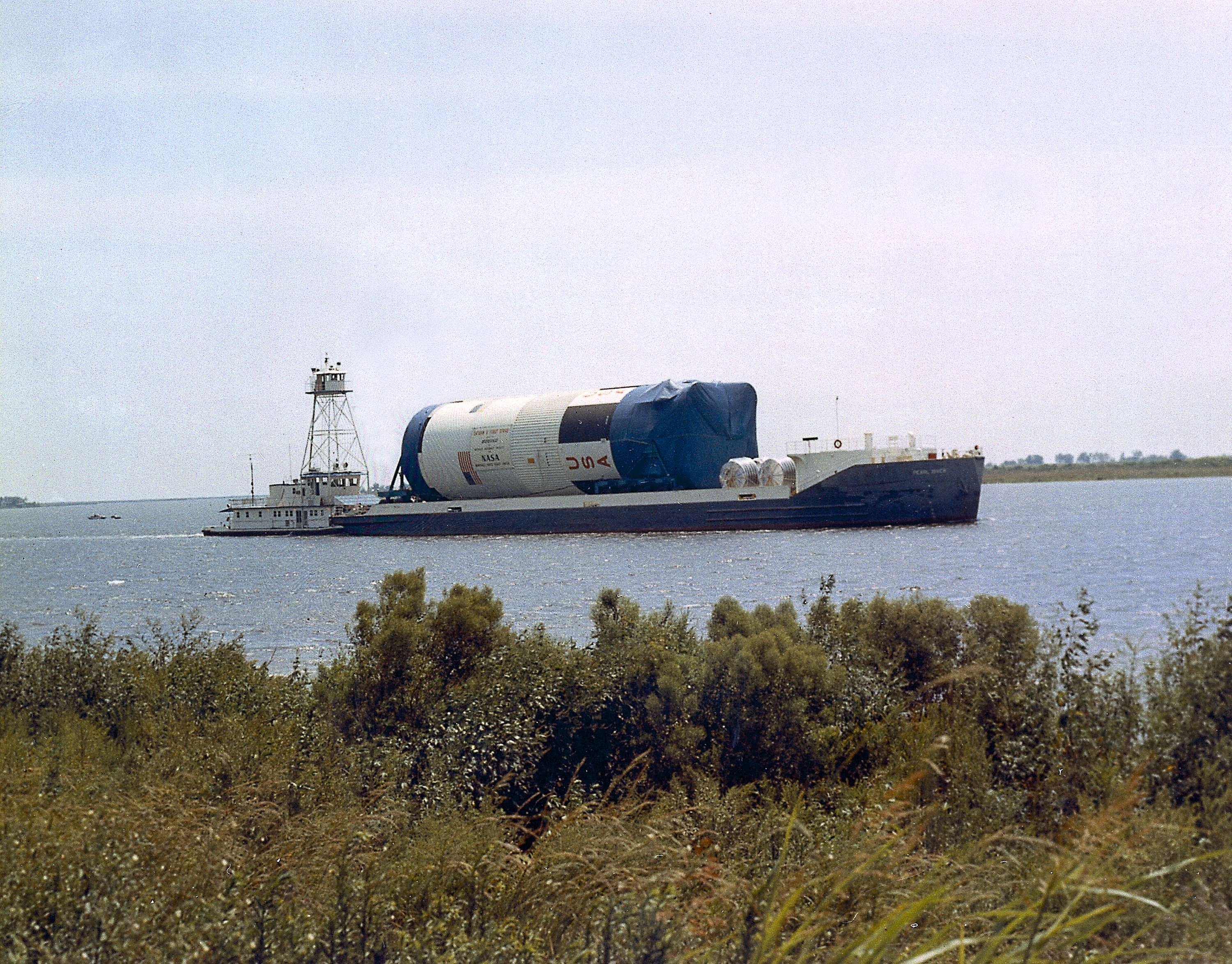 Pearl River barge transporting Saturn V S-IC from MTO