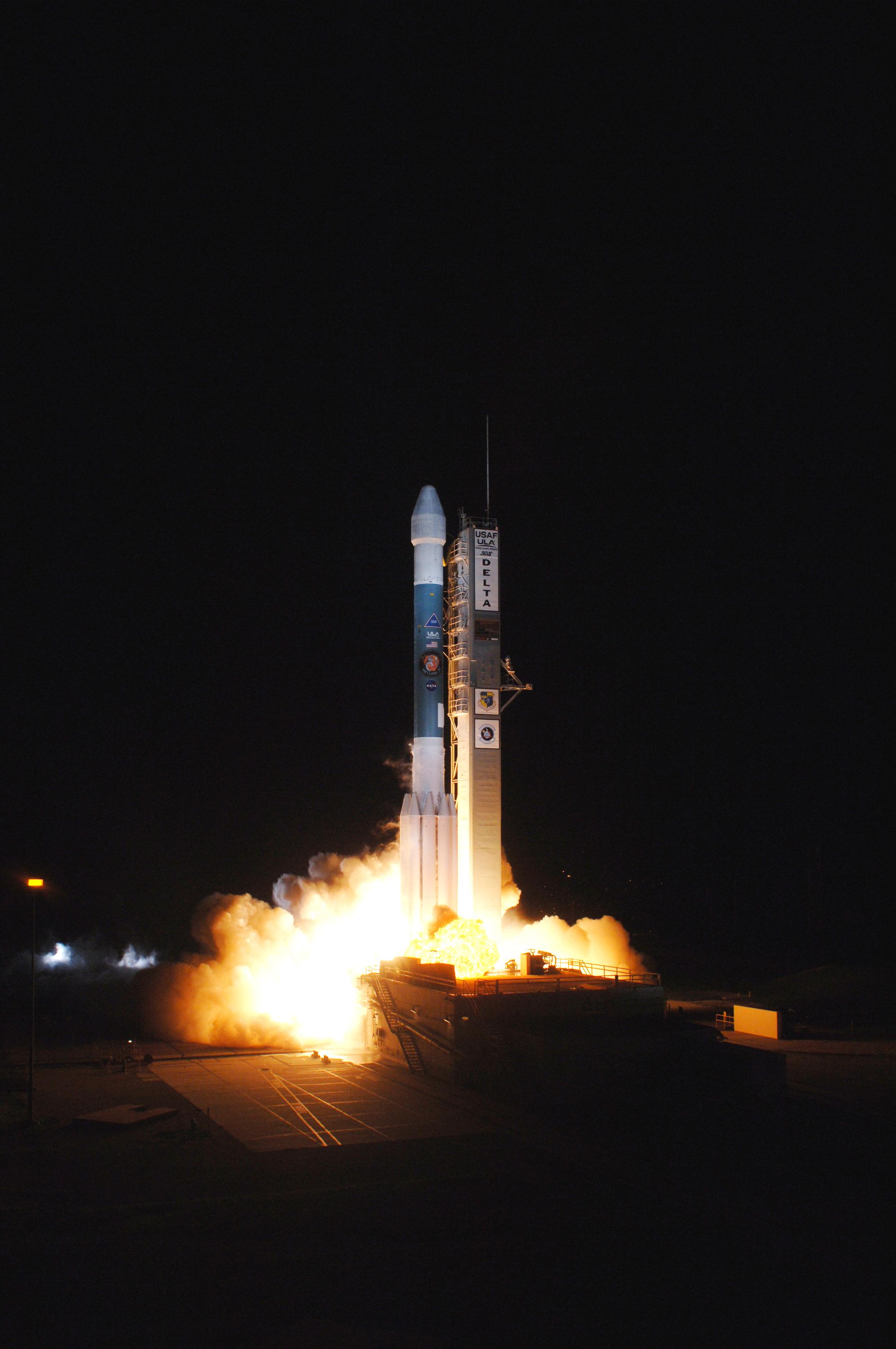Phoenix Launch 2007Aug04 (KSC-07PD-2175)
