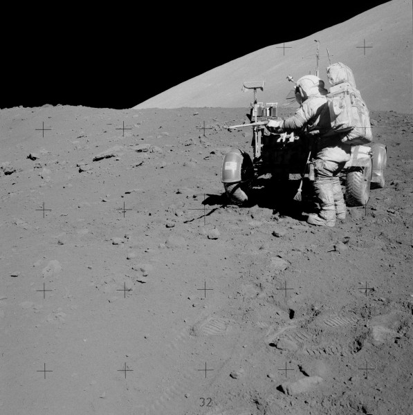 Apollo 17 Van Serg crater Station 9 AS17-143-21857HR
