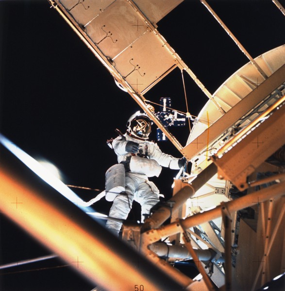 Astronaut Owen Garriott Performs EVA During Skylab 3 - GPN-2002-000065