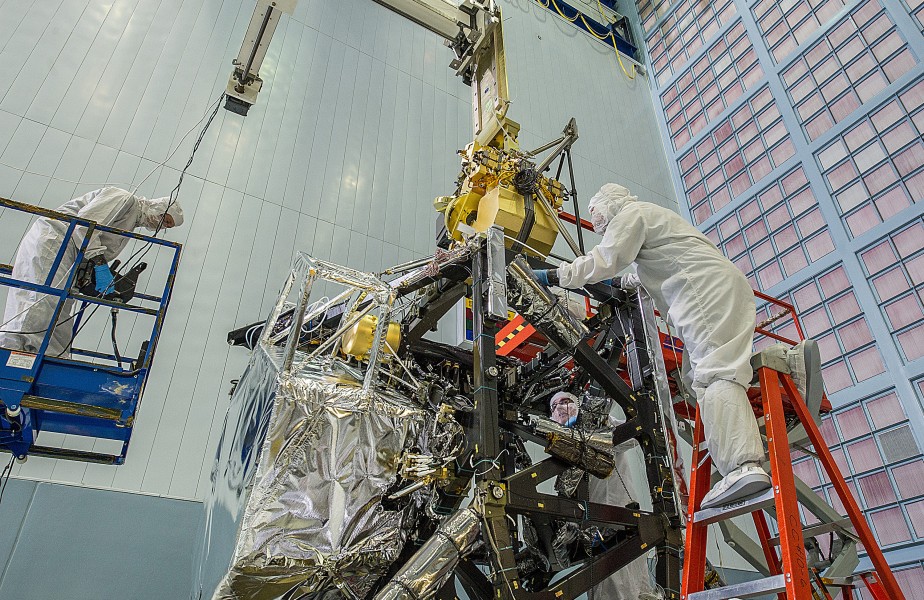 Engineers Install Near Infrared Camera into the Heart of Webb Telescope (13543822205)