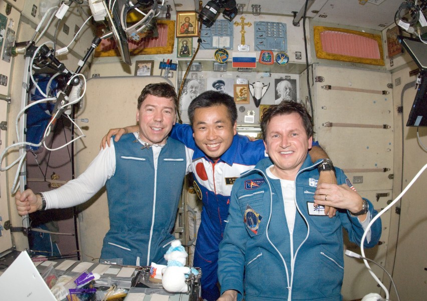 ISS-18 Michael Barratt, Koichi Wakata and Charles Simonyi