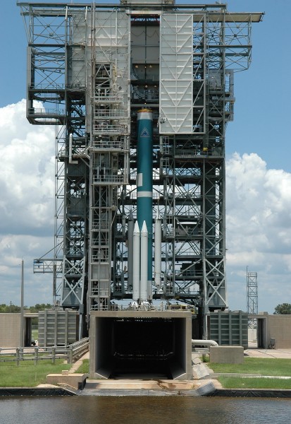 Menting of two GEM 40 booster to STEREOs Delta II rocket