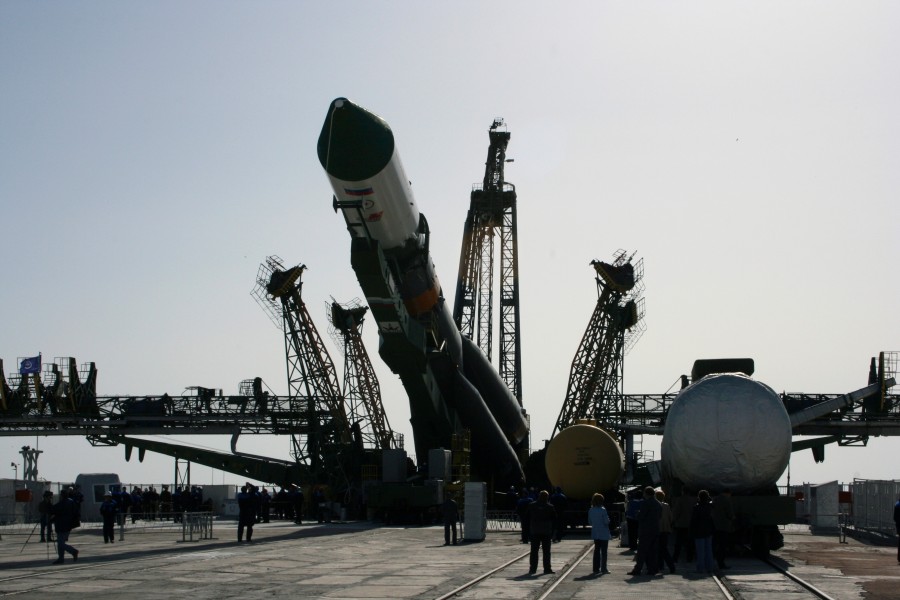 Soyuz-U with Progress-M60 on launch pad